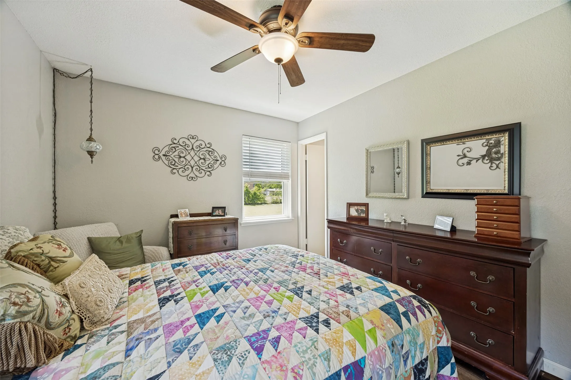 Single Family Residence For Sale in Dallas County , 1413 Lorrie Drive, Richardson, Texas 75080, 3 Bedroom, 2 Bathroom, 1 Garage spaces, 1,239 Sqft, built in 1963, mls#21278747, Real Estate Agent in Richardson, Homes For Sale in Dallas county, Homes For Sale in Richardson, Realtor in Richardson Texas, Real Estate Brokerage Independent Realty Texas, Luminita Cordes Realtor