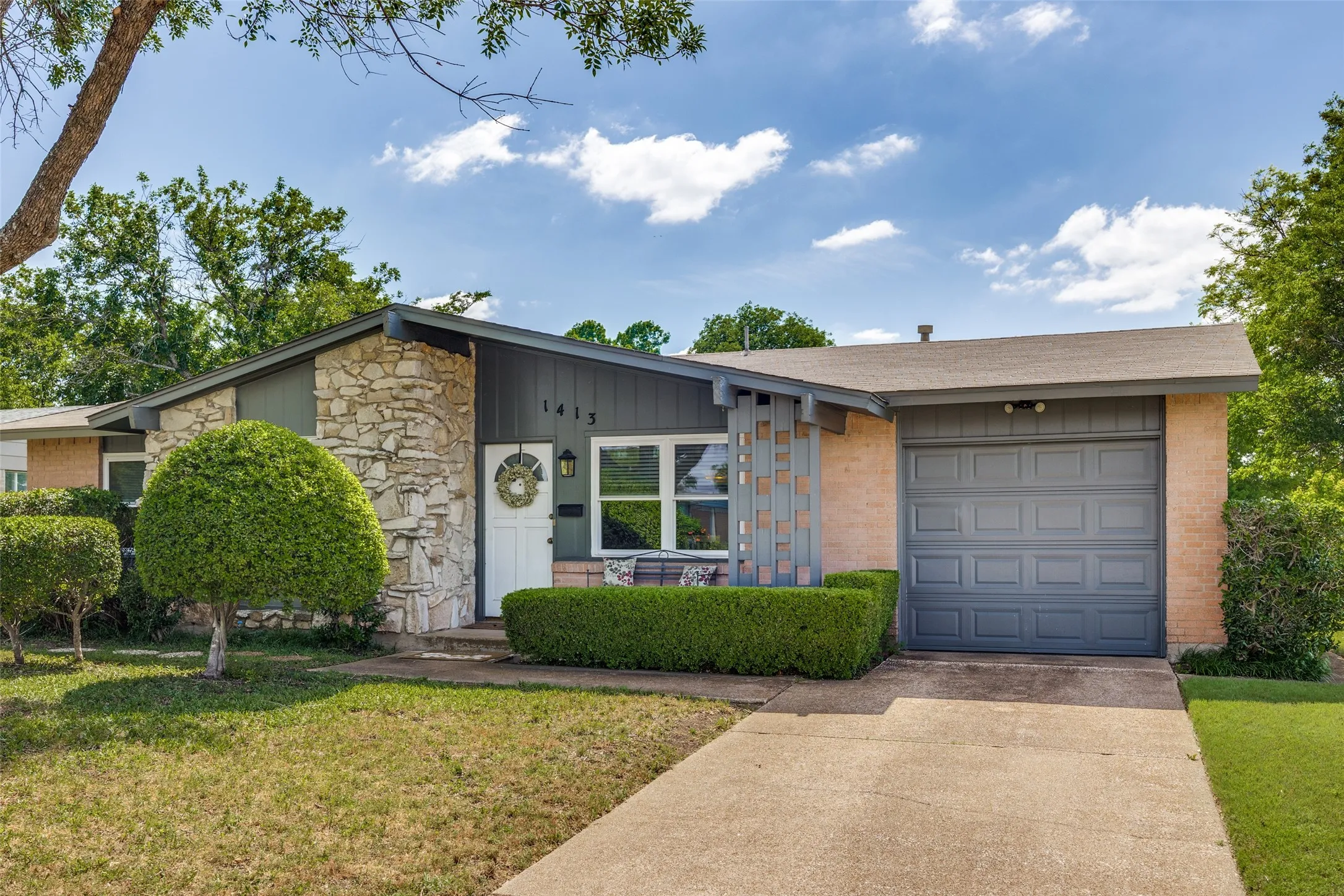 Single Family Residence For Sale in Dallas County , 1413 Lorrie Drive, Richardson, Texas 75080, 3 Bedroom, 2 Bathroom, 1 Garage spaces, 1,239 Sqft, built in 1963, mls#21278747, Real Estate Agent in Richardson, Homes For Sale in Dallas county, Homes For Sale in Richardson, Realtor in Richardson Texas, Real Estate Brokerage Independent Realty Texas, Luminita Cordes Realtor