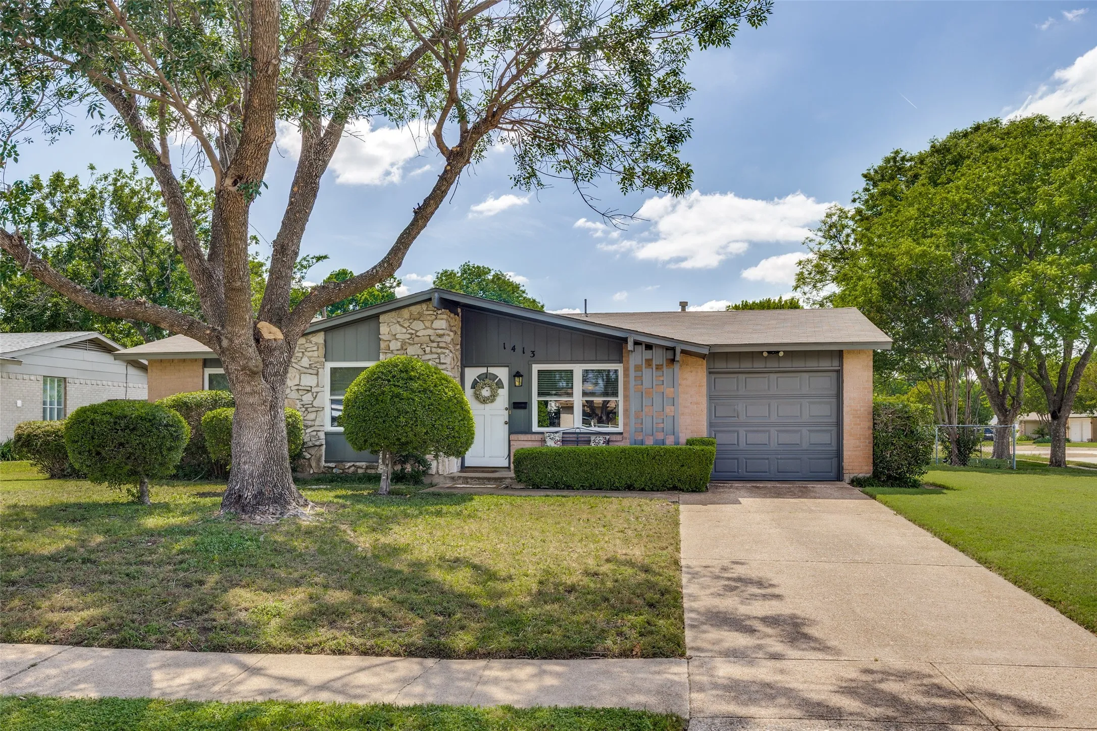 Single Family Residence For Sale in Dallas County , 1413 Lorrie Drive, Richardson, Texas 75080, 3 Bedroom, 2 Bathroom, 1 Garage spaces, 1,239 Sqft, built in 1963, mls#21278747, Real Estate Agent in Richardson, Homes For Sale in Dallas county, Homes For Sale in Richardson, Realtor in Richardson Texas, Real Estate Brokerage Independent Realty Texas, Luminita Cordes Realtor