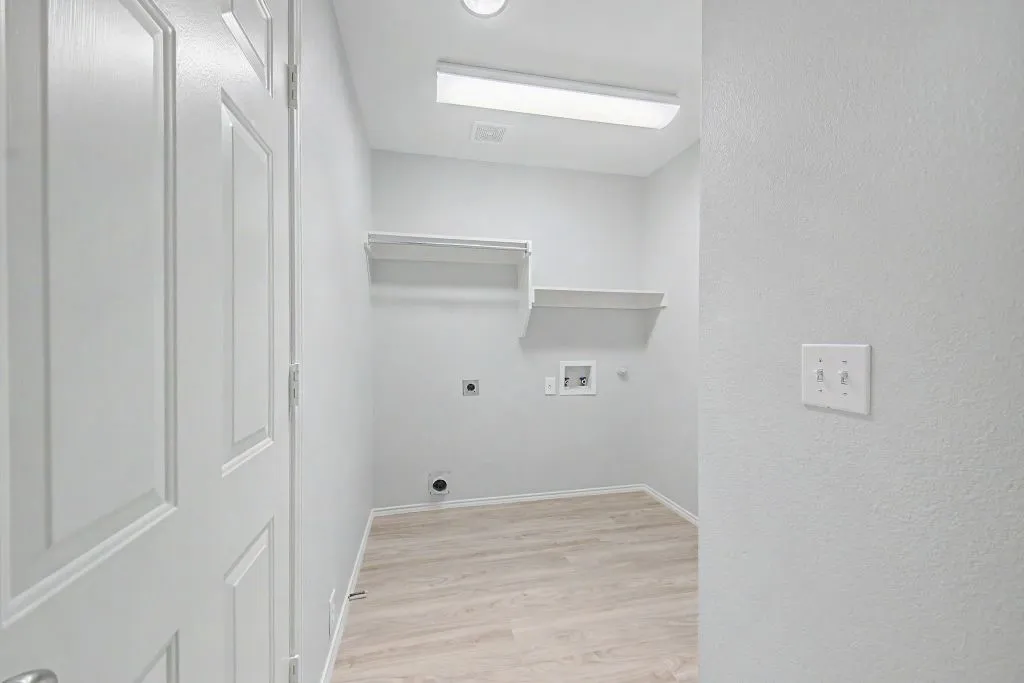 Single Family Residence For Sale in Tarrant County , 1400 Horseshoe Bend Court, Fort Worth, Texas 76131, 3 Bedrooms, 2 Bathrooms, 2 Garage spaces, 1,776 Sqft, built in 2003, Price $279,786, mls#21279391, Real Estate Agent in Fort Worth, Homes For Sale in Tarrant county, Homes For Sale in Fort Worth, Realtor in Fort Worth Texas, Real Estate Brokerage Independent Realty Texas, Luminita Cordes Realtor