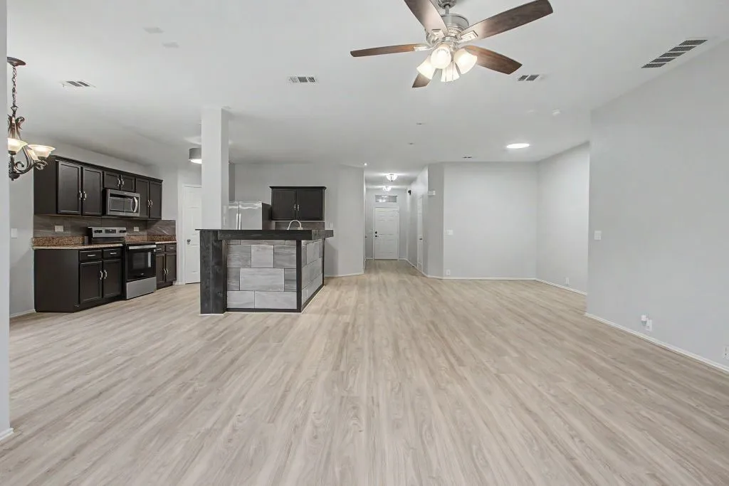 Single Family Residence For Sale in Tarrant County , 1400 Horseshoe Bend Court, Fort Worth, Texas 76131, 3 Bedrooms, 2 Bathrooms, 2 Garage spaces, 1,776 Sqft, built in 2003, Price $279,786, mls#21279391, Real Estate Agent in Fort Worth, Homes For Sale in Tarrant county, Homes For Sale in Fort Worth, Realtor in Fort Worth Texas, Real Estate Brokerage Independent Realty Texas, Luminita Cordes Realtor