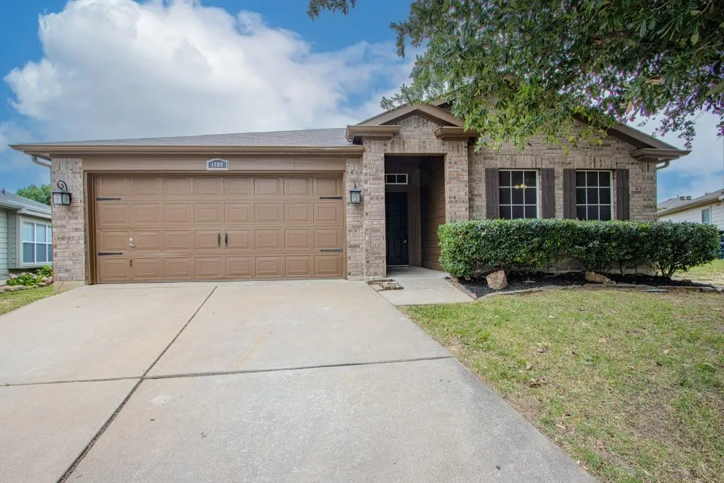 Single Family Residence For Sale in Tarrant County , 1400 Horseshoe Bend Court, Fort Worth, Texas 76131, 3 Bedrooms, 2 Bathrooms, 2 Garage spaces, 1,776 Sqft, built in 2003, Price $279,786, mls#21279391, Real Estate Agent in Fort Worth, Homes For Sale in Tarrant county, Homes For Sale in Fort Worth, Realtor in Fort Worth Texas, Real Estate Brokerage Independent Realty Texas, Luminita Cordes Realtor