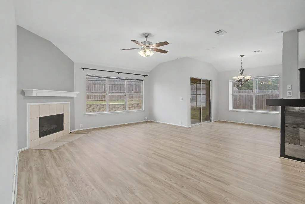 Single Family Residence For Sale in Tarrant County , 1400 Horseshoe Bend Court, Fort Worth, Texas 76131, 3 Bedrooms, 2 Bathrooms, 2 Garage spaces, 1,776 Sqft, built in 2003, Price $279,786, mls#21279391, Real Estate Agent in Fort Worth, Homes For Sale in Tarrant county, Homes For Sale in Fort Worth, Realtor in Fort Worth Texas, Real Estate Brokerage Independent Realty Texas, Luminita Cordes Realtor
