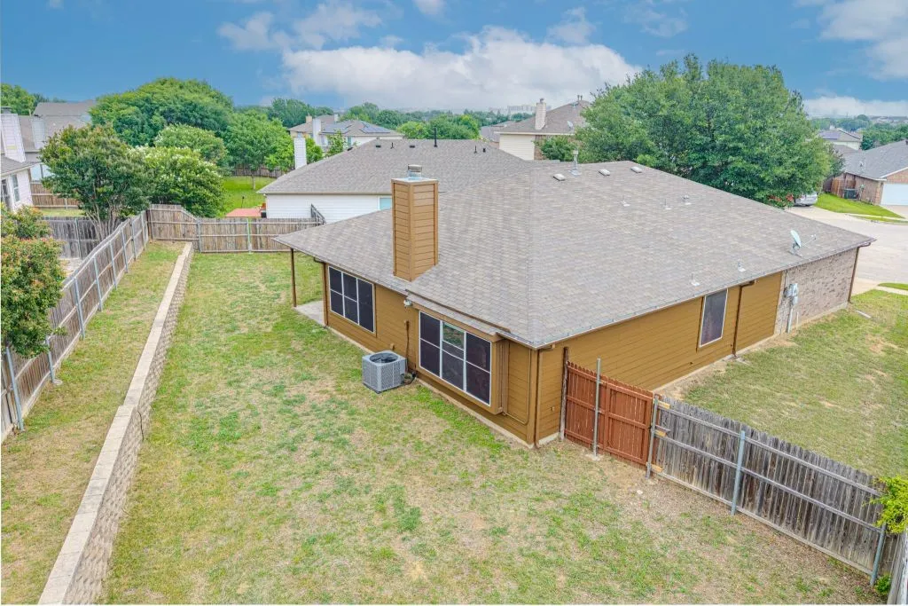 Single Family Residence For Sale in Tarrant County , 1400 Horseshoe Bend Court, Fort Worth, Texas 76131, 3 Bedrooms, 2 Bathrooms, 2 Garage spaces, 1,776 Sqft, built in 2003, Price $279,786, mls#21279391, Real Estate Agent in Fort Worth, Homes For Sale in Tarrant county, Homes For Sale in Fort Worth, Realtor in Fort Worth Texas, Real Estate Brokerage Independent Realty Texas, Luminita Cordes Realtor