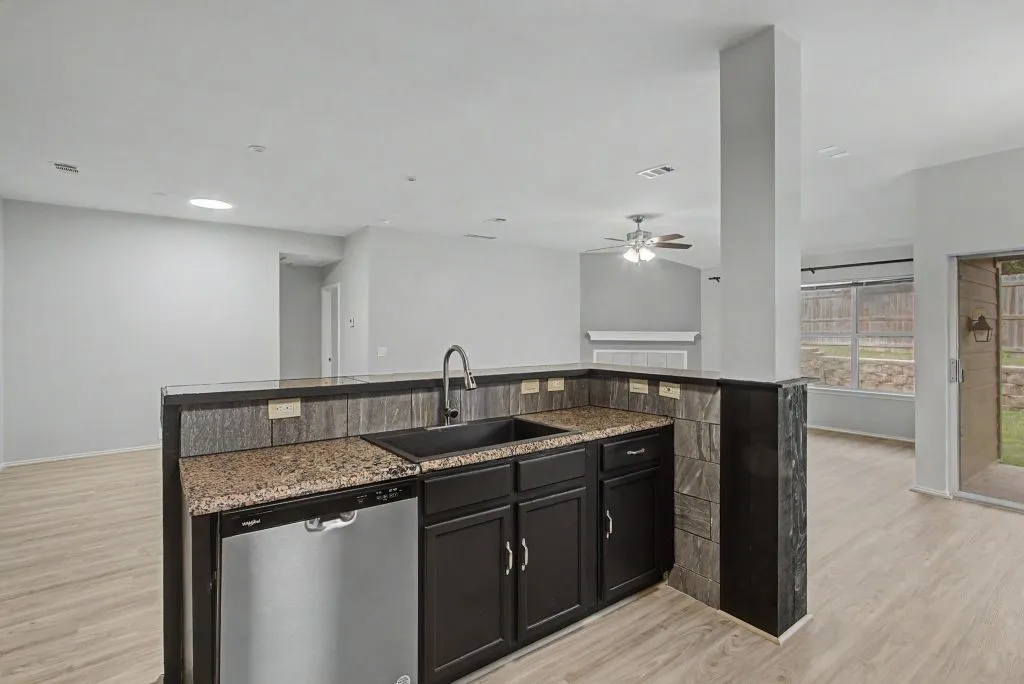 Single Family Residence For Sale in Tarrant County , 1400 Horseshoe Bend Court, Fort Worth, Texas 76131, 3 Bedrooms, 2 Bathrooms, 2 Garage spaces, 1,776 Sqft, built in 2003, Price $279,786, mls#21279391, Real Estate Agent in Fort Worth, Homes For Sale in Tarrant county, Homes For Sale in Fort Worth, Realtor in Fort Worth Texas, Real Estate Brokerage Independent Realty Texas, Luminita Cordes Realtor