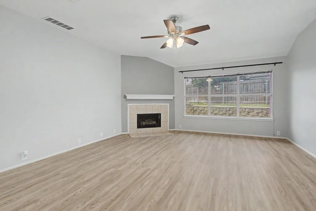 Single Family Residence For Sale in Tarrant County , 1400 Horseshoe Bend Court, Fort Worth, Texas 76131, 3 Bedrooms, 2 Bathrooms, 2 Garage spaces, 1,776 Sqft, built in 2003, Price $279,786, mls#21279391, Real Estate Agent in Fort Worth, Homes For Sale in Tarrant county, Homes For Sale in Fort Worth, Realtor in Fort Worth Texas, Real Estate Brokerage Independent Realty Texas, Luminita Cordes Realtor