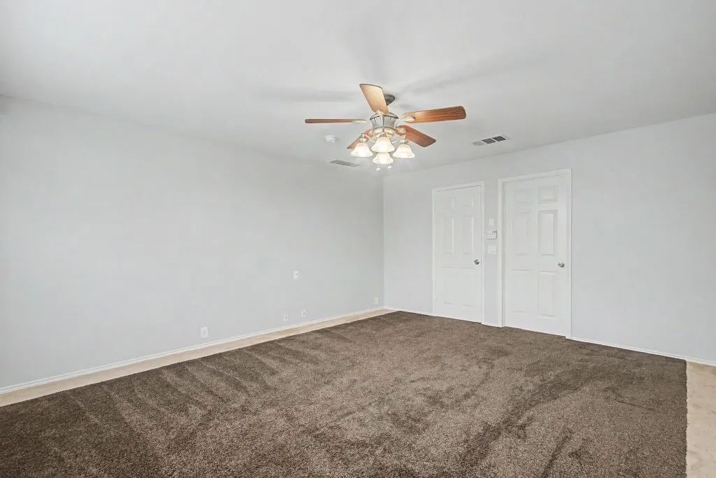 Single Family Residence For Sale in Tarrant County , 1400 Horseshoe Bend Court, Fort Worth, Texas 76131, 3 Bedrooms, 2 Bathrooms, 2 Garage spaces, 1,776 Sqft, built in 2003, Price $279,786, mls#21279391, Real Estate Agent in Fort Worth, Homes For Sale in Tarrant county, Homes For Sale in Fort Worth, Realtor in Fort Worth Texas, Real Estate Brokerage Independent Realty Texas, Luminita Cordes Realtor