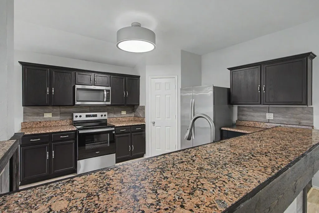 Single Family Residence For Sale in Tarrant County , 1400 Horseshoe Bend Court, Fort Worth, Texas 76131, 3 Bedrooms, 2 Bathrooms, 2 Garage spaces, 1,776 Sqft, built in 2003, Price $279,786, mls#21279391, Real Estate Agent in Fort Worth, Homes For Sale in Tarrant county, Homes For Sale in Fort Worth, Realtor in Fort Worth Texas, Real Estate Brokerage Independent Realty Texas, Luminita Cordes Realtor