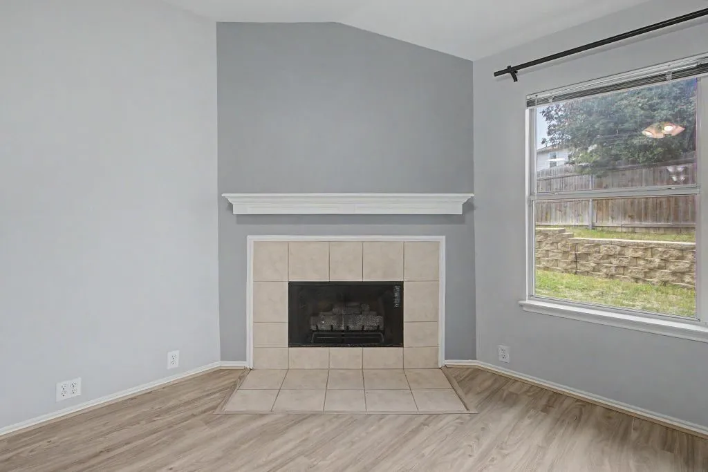 Single Family Residence For Sale in Tarrant County , 1400 Horseshoe Bend Court, Fort Worth, Texas 76131, 3 Bedrooms, 2 Bathrooms, 2 Garage spaces, 1,776 Sqft, built in 2003, Price $279,786, mls#21279391, Real Estate Agent in Fort Worth, Homes For Sale in Tarrant county, Homes For Sale in Fort Worth, Realtor in Fort Worth Texas, Real Estate Brokerage Independent Realty Texas, Luminita Cordes Realtor