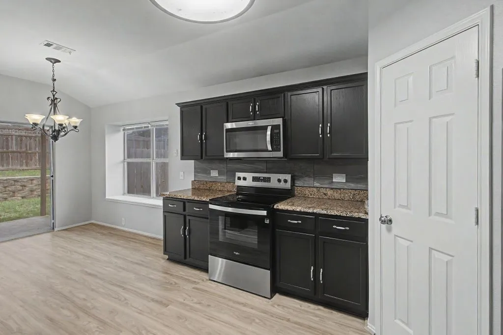 Single Family Residence For Sale in Tarrant County , 1400 Horseshoe Bend Court, Fort Worth, Texas 76131, 3 Bedrooms, 2 Bathrooms, 2 Garage spaces, 1,776 Sqft, built in 2003, Price $279,786, mls#21279391, Real Estate Agent in Fort Worth, Homes For Sale in Tarrant county, Homes For Sale in Fort Worth, Realtor in Fort Worth Texas, Real Estate Brokerage Independent Realty Texas, Luminita Cordes Realtor