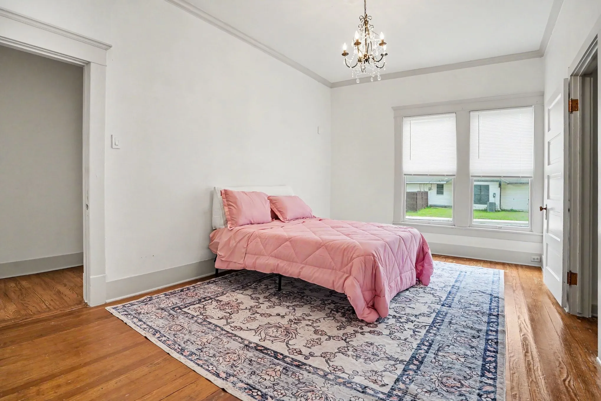 Single Family Residence For Sale in Ellis County , 300 E University Avenue, Waxahachie, Texas 75165, 3 Bedroom, 3 Bathroom, 2 Garage spaces, 1,920 Sqft, built in 1912, mls#21278995, Real Estate Agent in Waxahachie, Homes For Sale in Ellis county, Homes For Sale in Waxahachie, Realtor in Waxahachie Texas, Real Estate Brokerage Independent Realty Texas, Luminita Cordes Realtor