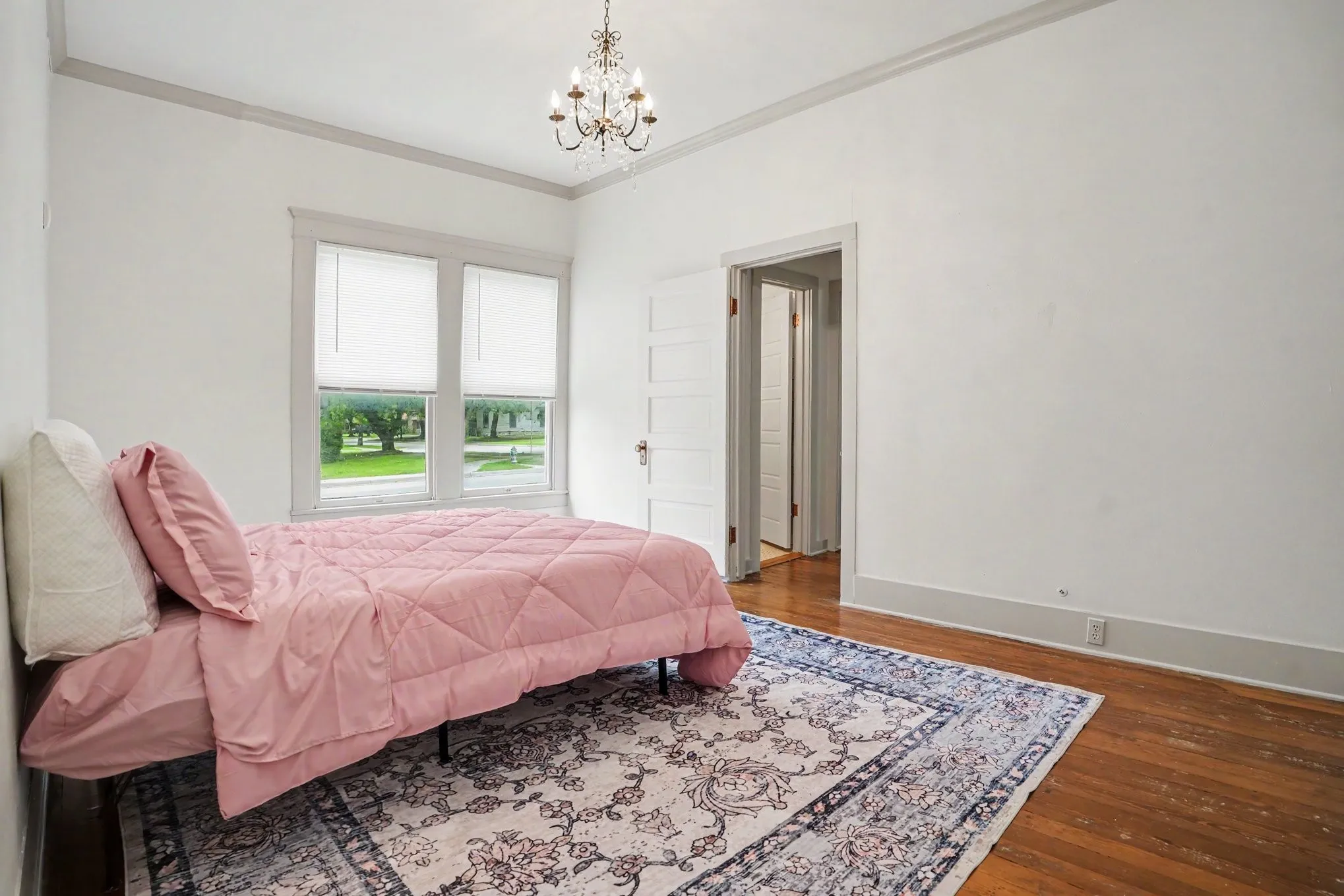 Single Family Residence For Sale in Ellis County , 300 E University Avenue, Waxahachie, Texas 75165, 3 Bedroom, 3 Bathroom, 2 Garage spaces, 1,920 Sqft, built in 1912, mls#21278995, Real Estate Agent in Waxahachie, Homes For Sale in Ellis county, Homes For Sale in Waxahachie, Realtor in Waxahachie Texas, Real Estate Brokerage Independent Realty Texas, Luminita Cordes Realtor