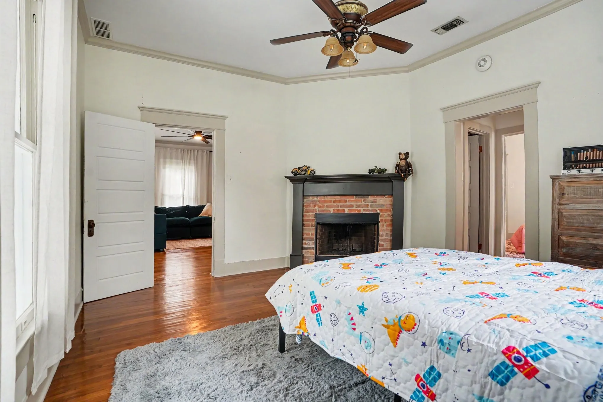 Single Family Residence For Sale in Ellis County , 300 E University Avenue, Waxahachie, Texas 75165, 3 Bedroom, 3 Bathroom, 2 Garage spaces, 1,920 Sqft, built in 1912, mls#21278995, Real Estate Agent in Waxahachie, Homes For Sale in Ellis county, Homes For Sale in Waxahachie, Realtor in Waxahachie Texas, Real Estate Brokerage Independent Realty Texas, Luminita Cordes Realtor