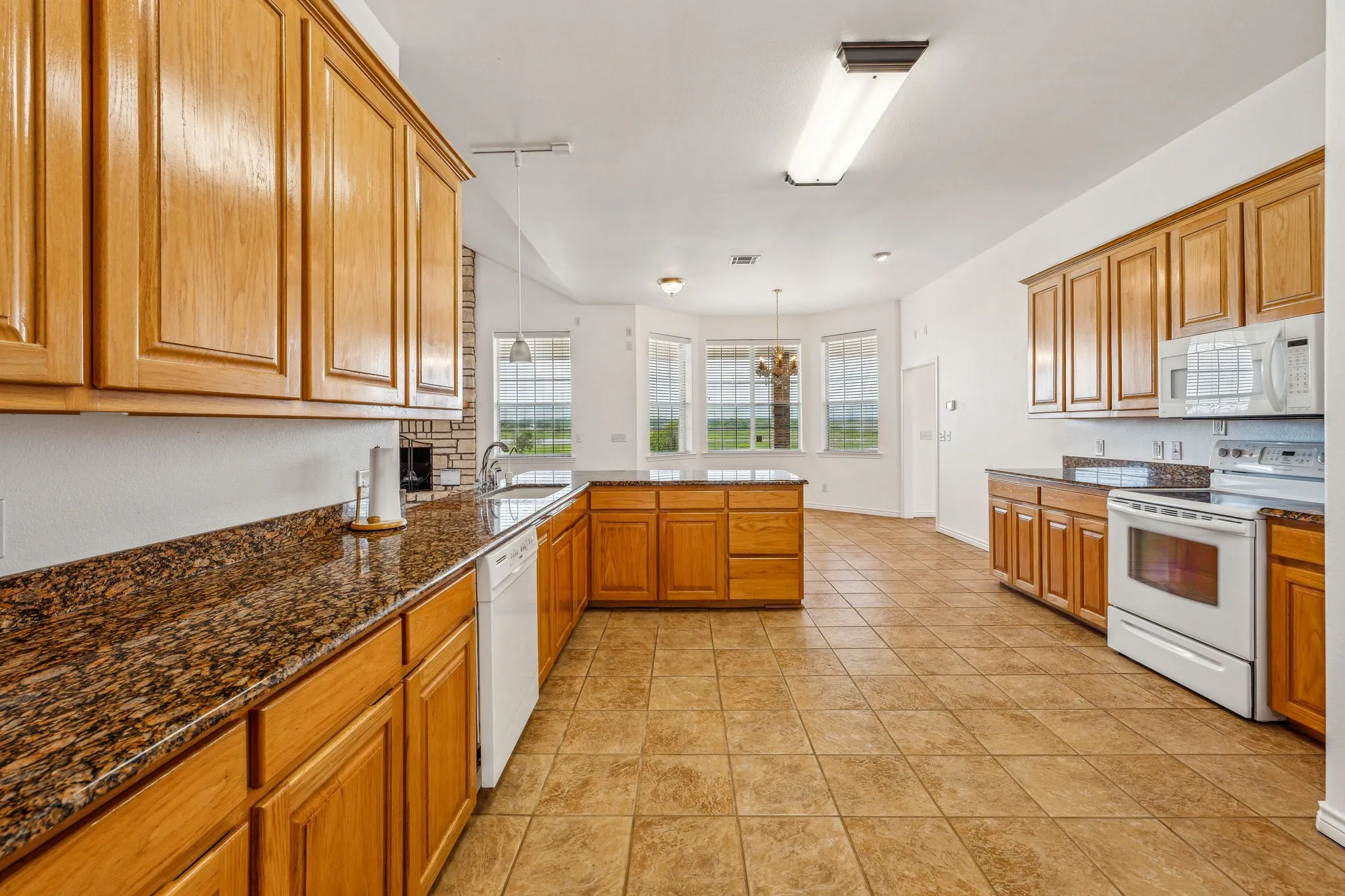 Single Family Residence For Sale in Comanche County , 651 Comanche Lake Road, Comanche, Texas 76442, 3 Bedroom, 3 Bathroom, 2 Garage spaces, 2,495 Sqft, built in 2004, mls#21276772, Real Estate Agent in Comanche, Homes For Sale in Comanche county, Homes For Sale in Comanche, Realtor in Comanche Texas, Real Estate Brokerage Independent Realty Texas, Luminita Cordes Realtor