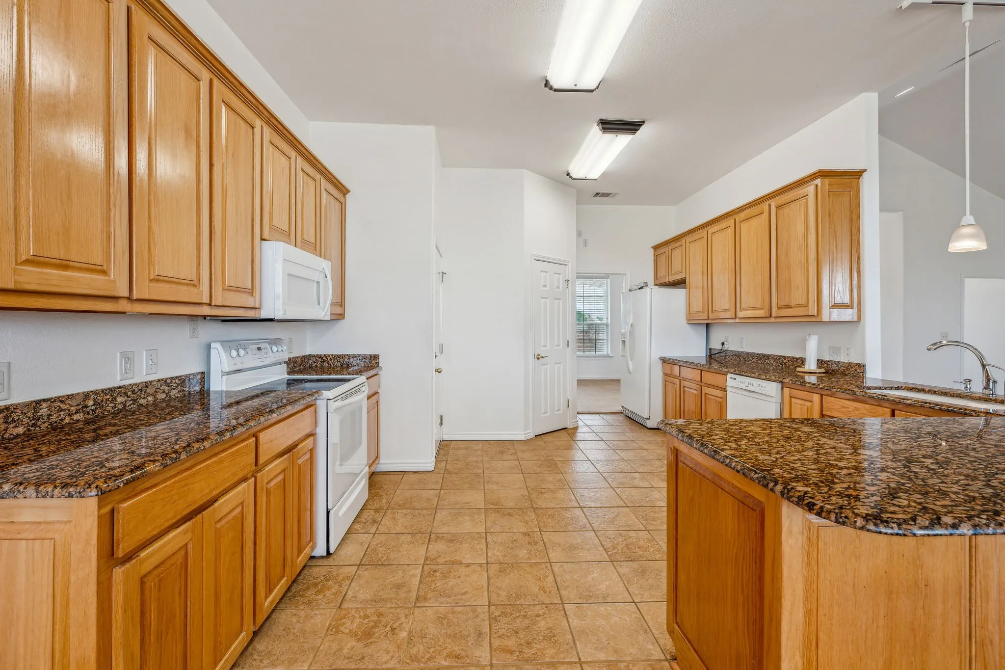Single Family Residence For Sale in Comanche County , 651 Comanche Lake Road, Comanche, Texas 76442, 3 Bedroom, 3 Bathroom, 2 Garage spaces, 2,495 Sqft, built in 2004, mls#21276772, Real Estate Agent in Comanche, Homes For Sale in Comanche county, Homes For Sale in Comanche, Realtor in Comanche Texas, Real Estate Brokerage Independent Realty Texas, Luminita Cordes Realtor