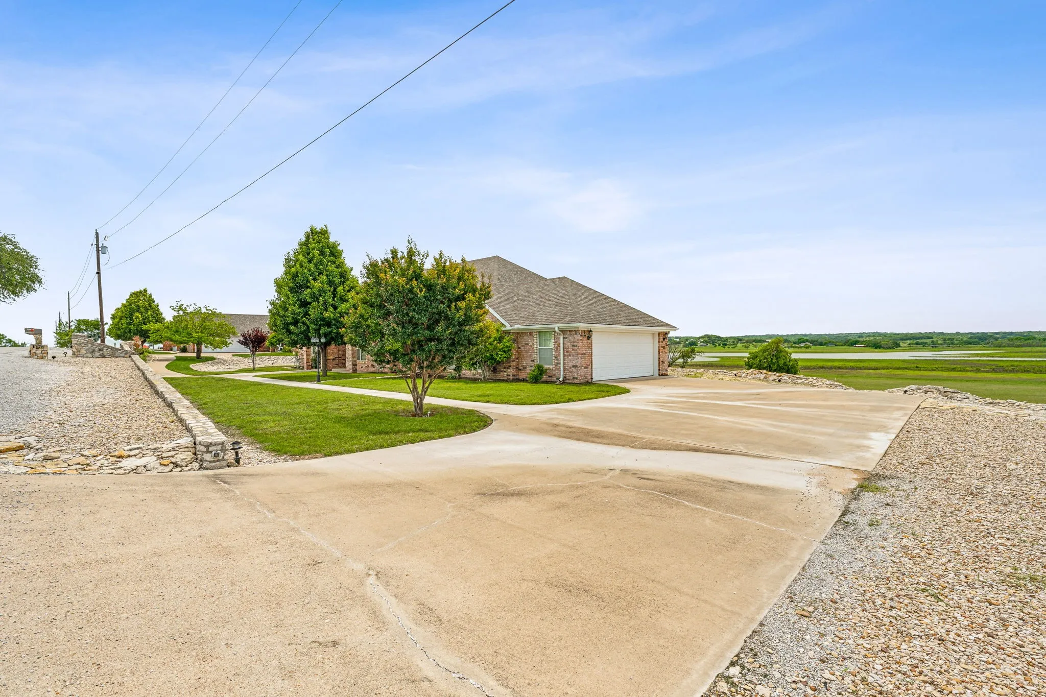 Single Family Residence For Sale in Comanche County , 651 Comanche Lake Road, Comanche, Texas 76442, 3 Bedroom, 3 Bathroom, 2 Garage spaces, 2,495 Sqft, built in 2004, mls#21276772, Real Estate Agent in Comanche, Homes For Sale in Comanche county, Homes For Sale in Comanche, Realtor in Comanche Texas, Real Estate Brokerage Independent Realty Texas, Luminita Cordes Realtor