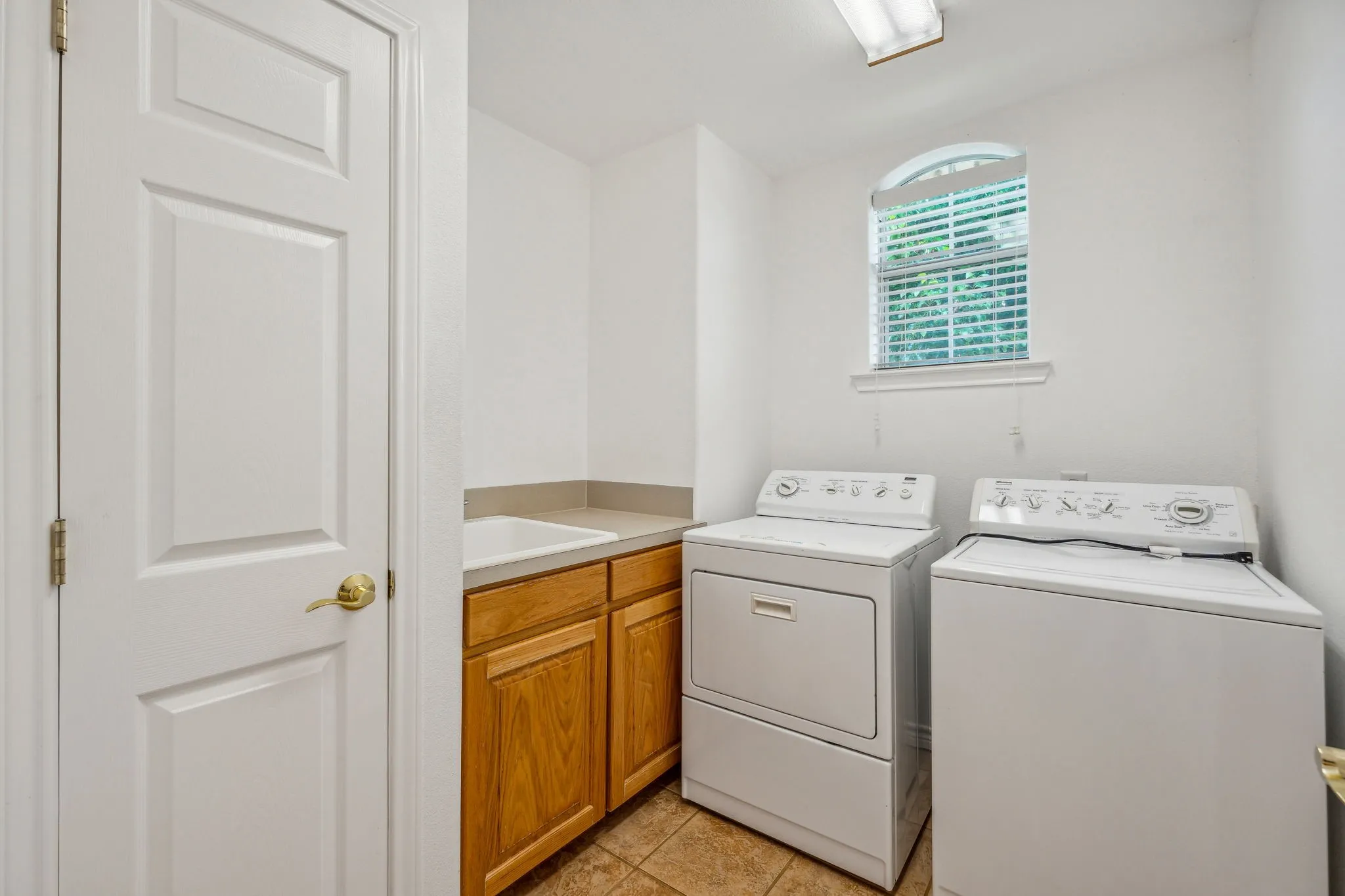 Single Family Residence For Sale in Comanche County , 651 Comanche Lake Road, Comanche, Texas 76442, 3 Bedroom, 3 Bathroom, 2 Garage spaces, 2,495 Sqft, built in 2004, mls#21276772, Real Estate Agent in Comanche, Homes For Sale in Comanche county, Homes For Sale in Comanche, Realtor in Comanche Texas, Real Estate Brokerage Independent Realty Texas, Luminita Cordes Realtor