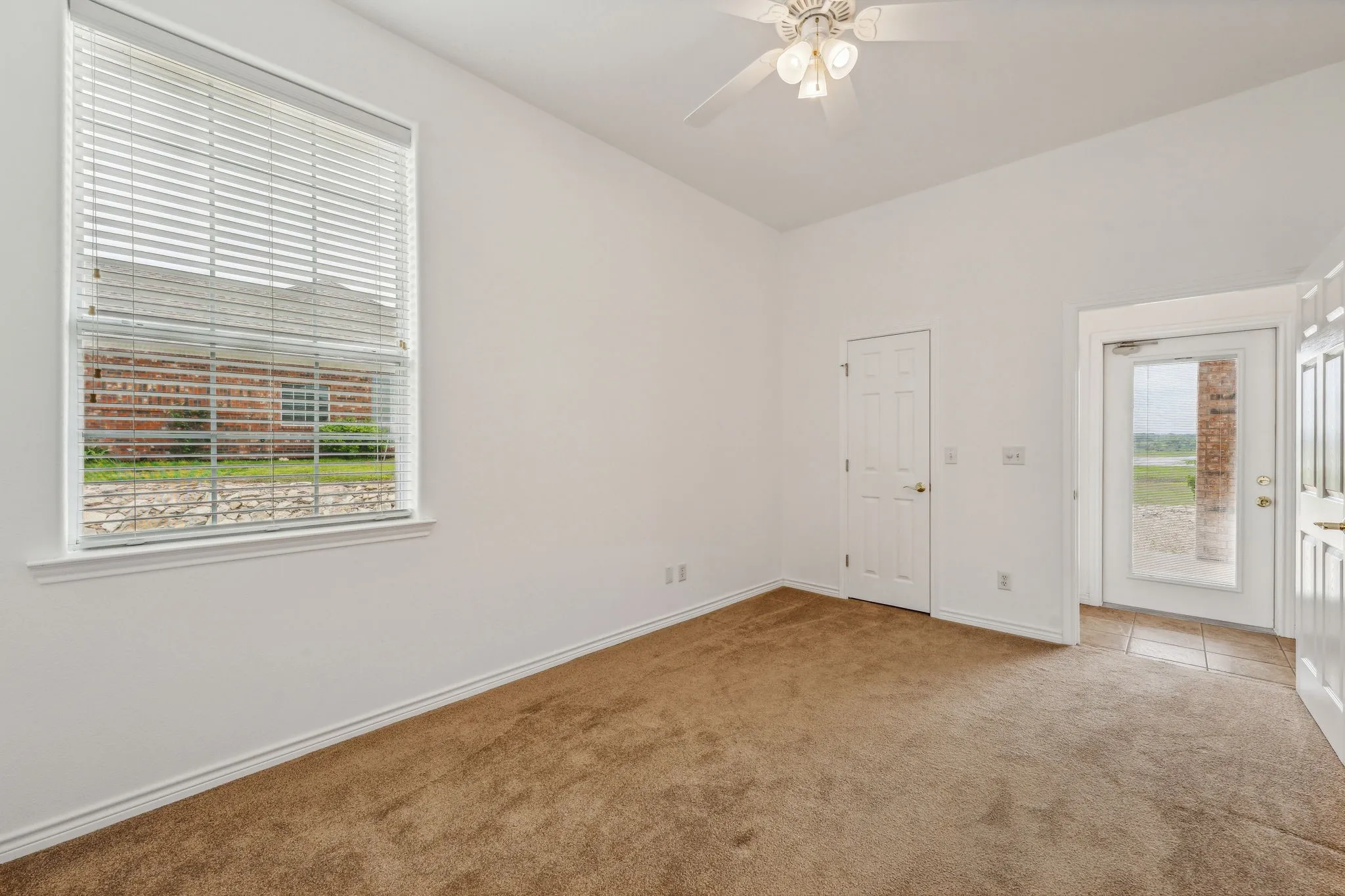 Single Family Residence For Sale in Comanche County , 651 Comanche Lake Road, Comanche, Texas 76442, 3 Bedroom, 3 Bathroom, 2 Garage spaces, 2,495 Sqft, built in 2004, mls#21276772, Real Estate Agent in Comanche, Homes For Sale in Comanche county, Homes For Sale in Comanche, Realtor in Comanche Texas, Real Estate Brokerage Independent Realty Texas, Luminita Cordes Realtor