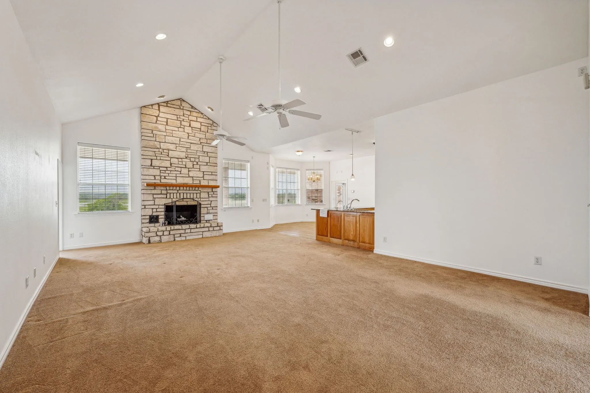 Single Family Residence For Sale in Comanche County , 651 Comanche Lake Road, Comanche, Texas 76442, 3 Bedroom, 3 Bathroom, 2 Garage spaces, 2,495 Sqft, built in 2004, mls#21276772, Real Estate Agent in Comanche, Homes For Sale in Comanche county, Homes For Sale in Comanche, Realtor in Comanche Texas, Real Estate Brokerage Independent Realty Texas, Luminita Cordes Realtor
