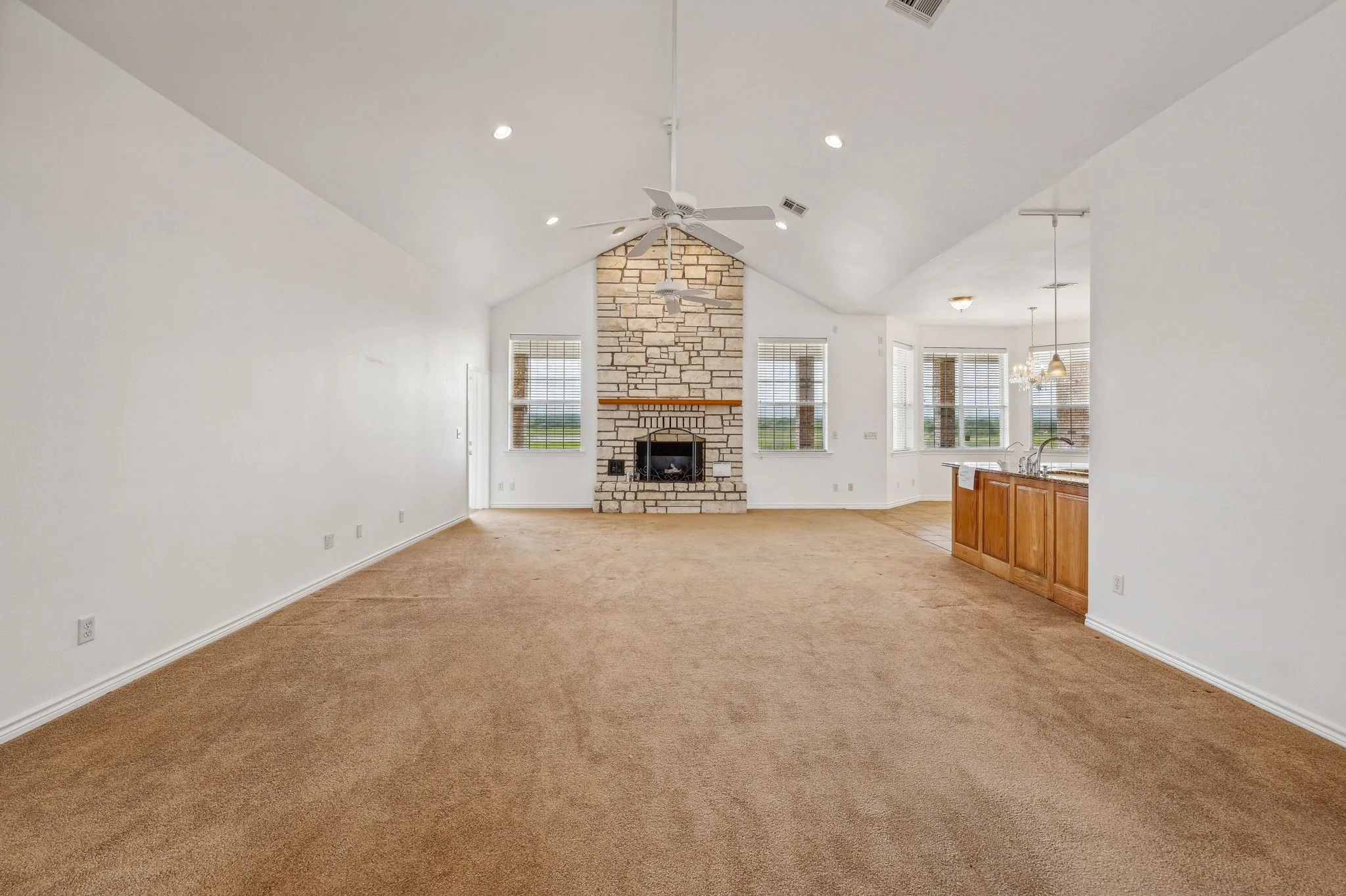 Single Family Residence For Sale in Comanche County , 651 Comanche Lake Road, Comanche, Texas 76442, 3 Bedroom, 3 Bathroom, 2 Garage spaces, 2,495 Sqft, built in 2004, mls#21276772, Real Estate Agent in Comanche, Homes For Sale in Comanche county, Homes For Sale in Comanche, Realtor in Comanche Texas, Real Estate Brokerage Independent Realty Texas, Luminita Cordes Realtor