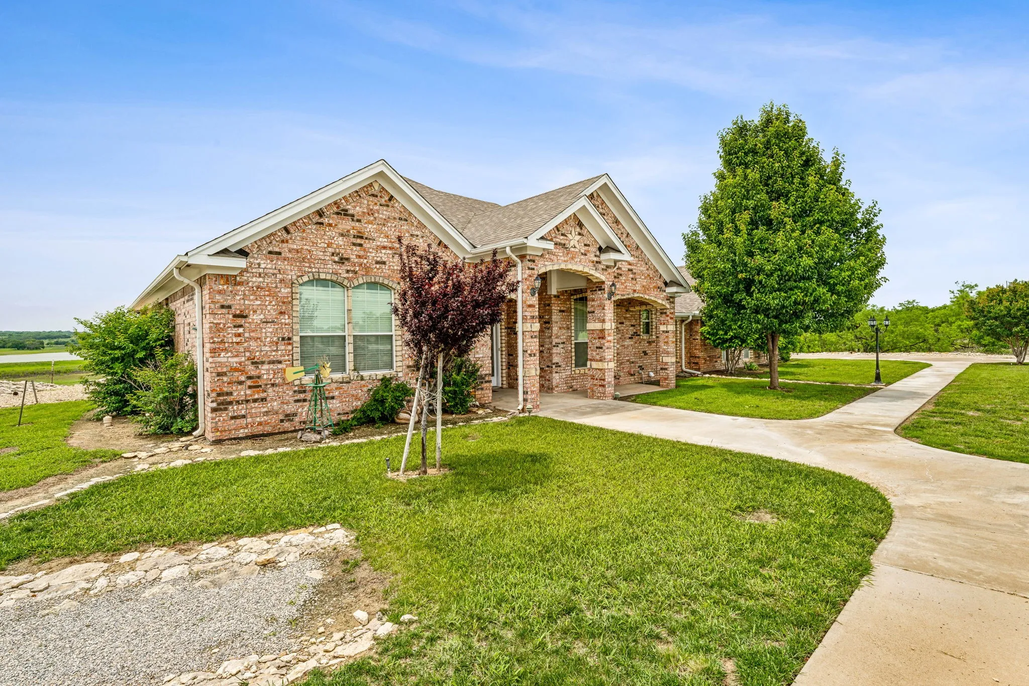 Single Family Residence For Sale in Comanche County , 651 Comanche Lake Road, Comanche, Texas 76442, 3 Bedroom, 3 Bathroom, 2 Garage spaces, 2,495 Sqft, built in 2004, mls#21276772, Real Estate Agent in Comanche, Homes For Sale in Comanche county, Homes For Sale in Comanche, Realtor in Comanche Texas, Real Estate Brokerage Independent Realty Texas, Luminita Cordes Realtor