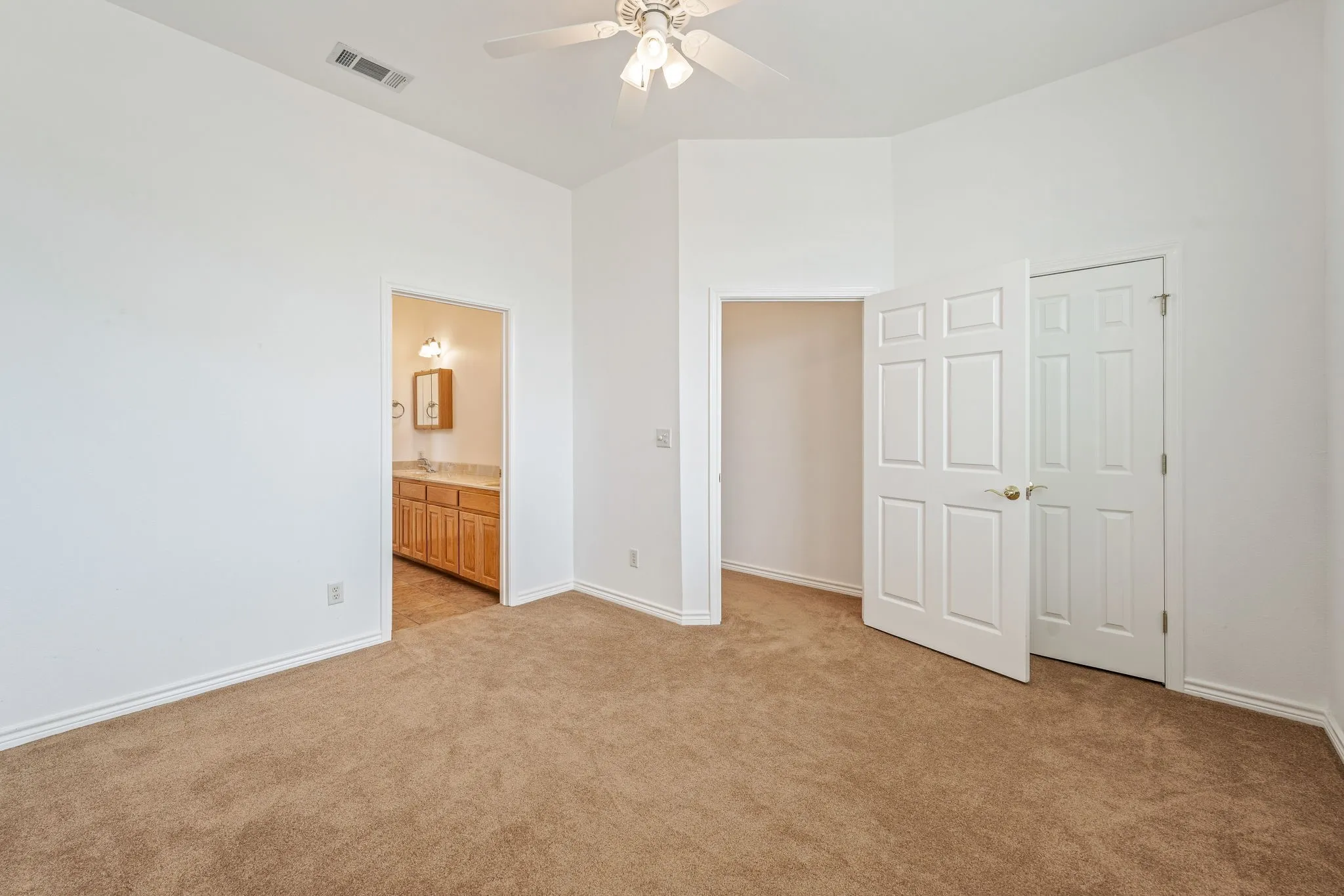 Single Family Residence For Sale in Comanche County , 651 Comanche Lake Road, Comanche, Texas 76442, 3 Bedroom, 3 Bathroom, 2 Garage spaces, 2,495 Sqft, built in 2004, mls#21276772, Real Estate Agent in Comanche, Homes For Sale in Comanche county, Homes For Sale in Comanche, Realtor in Comanche Texas, Real Estate Brokerage Independent Realty Texas, Luminita Cordes Realtor