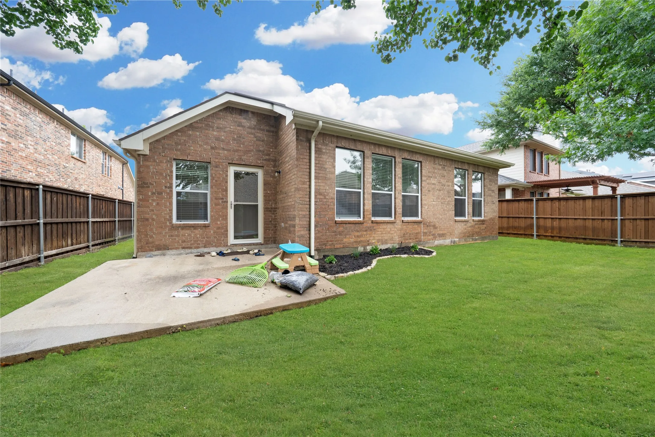 Single Family Residence For Sale in Denton County , 8629 Marion Drive, Frisco, Texas 75036, 3 Bedroom, 2 Bathroom, 2 Garage spaces, 2,305 Sqft, built in 2004, mls#21278982, Real Estate Agent in Frisco, Homes For Sale in Denton county, Homes For Sale in Frisco, Realtor in Frisco Texas, Real Estate Brokerage Independent Realty Texas, Luminita Cordes Realtor