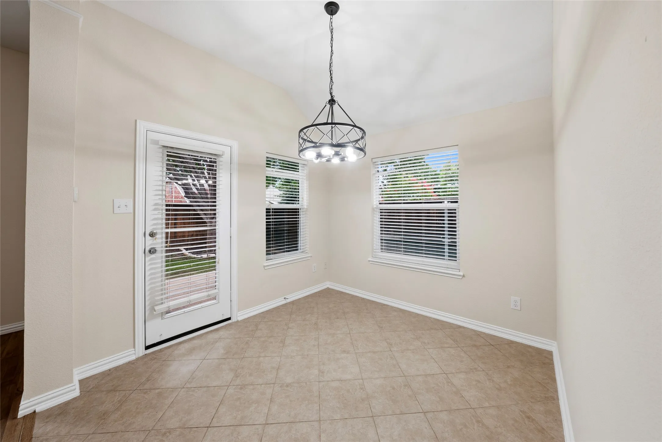 Single Family Residence For Sale in Denton County , 8629 Marion Drive, Frisco, Texas 75036, 3 Bedroom, 2 Bathroom, 2 Garage spaces, 2,305 Sqft, built in 2004, mls#21278982, Real Estate Agent in Frisco, Homes For Sale in Denton county, Homes For Sale in Frisco, Realtor in Frisco Texas, Real Estate Brokerage Independent Realty Texas, Luminita Cordes Realtor