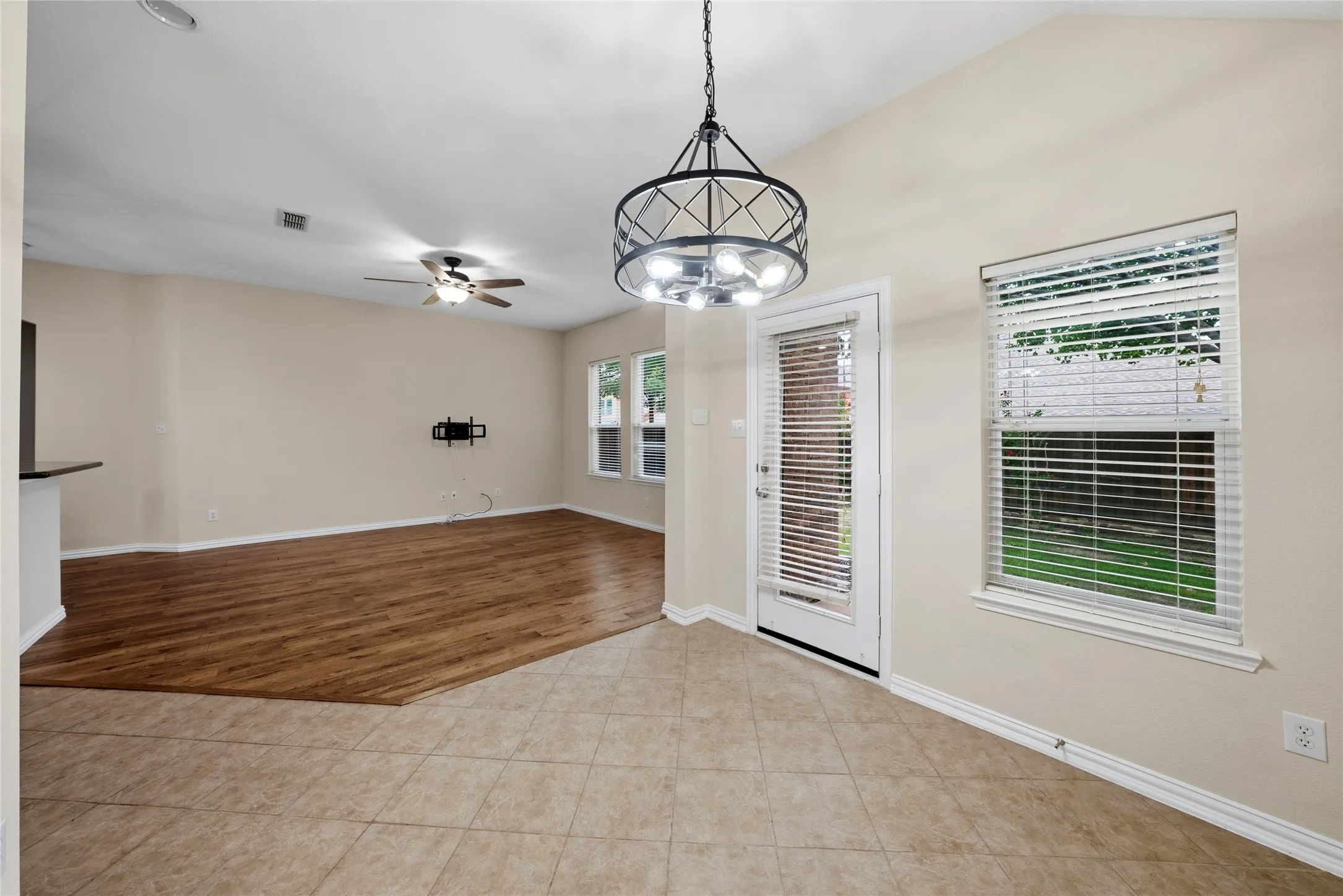 Single Family Residence For Sale in Denton County , 8629 Marion Drive, Frisco, Texas 75036, 3 Bedroom, 2 Bathroom, 2 Garage spaces, 2,305 Sqft, built in 2004, mls#21278982, Real Estate Agent in Frisco, Homes For Sale in Denton county, Homes For Sale in Frisco, Realtor in Frisco Texas, Real Estate Brokerage Independent Realty Texas, Luminita Cordes Realtor