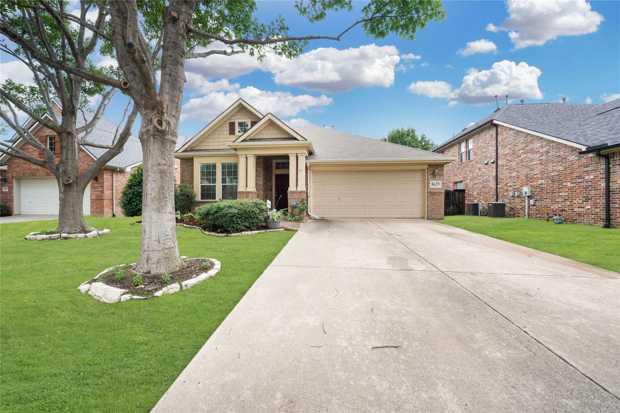 Single Family Residence For Sale in Denton County , 8629 Marion Drive, Frisco, Texas 75036, 3 Bedroom, 2 Bathroom, 2 Garage spaces, 2,305 Sqft, built in 2004, mls#21278982, Real Estate Agent in Frisco, Homes For Sale in Denton county, Homes For Sale in Frisco, Realtor in Frisco Texas, Real Estate Brokerage Independent Realty Texas, Luminita Cordes Realtor