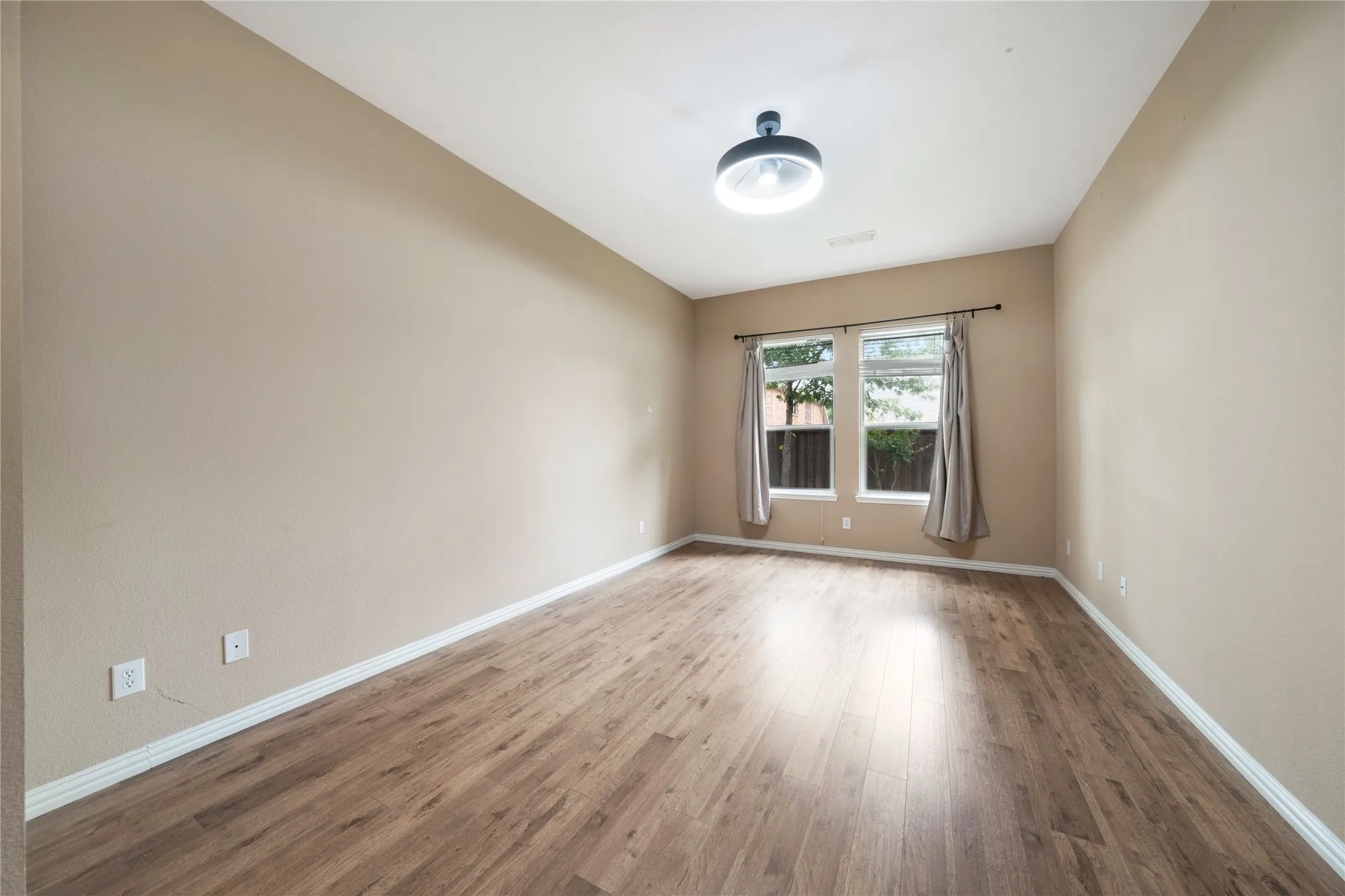 Single Family Residence For Sale in Denton County , 8629 Marion Drive, Frisco, Texas 75036, 3 Bedroom, 2 Bathroom, 2 Garage spaces, 2,305 Sqft, built in 2004, mls#21278982, Real Estate Agent in Frisco, Homes For Sale in Denton county, Homes For Sale in Frisco, Realtor in Frisco Texas, Real Estate Brokerage Independent Realty Texas, Luminita Cordes Realtor