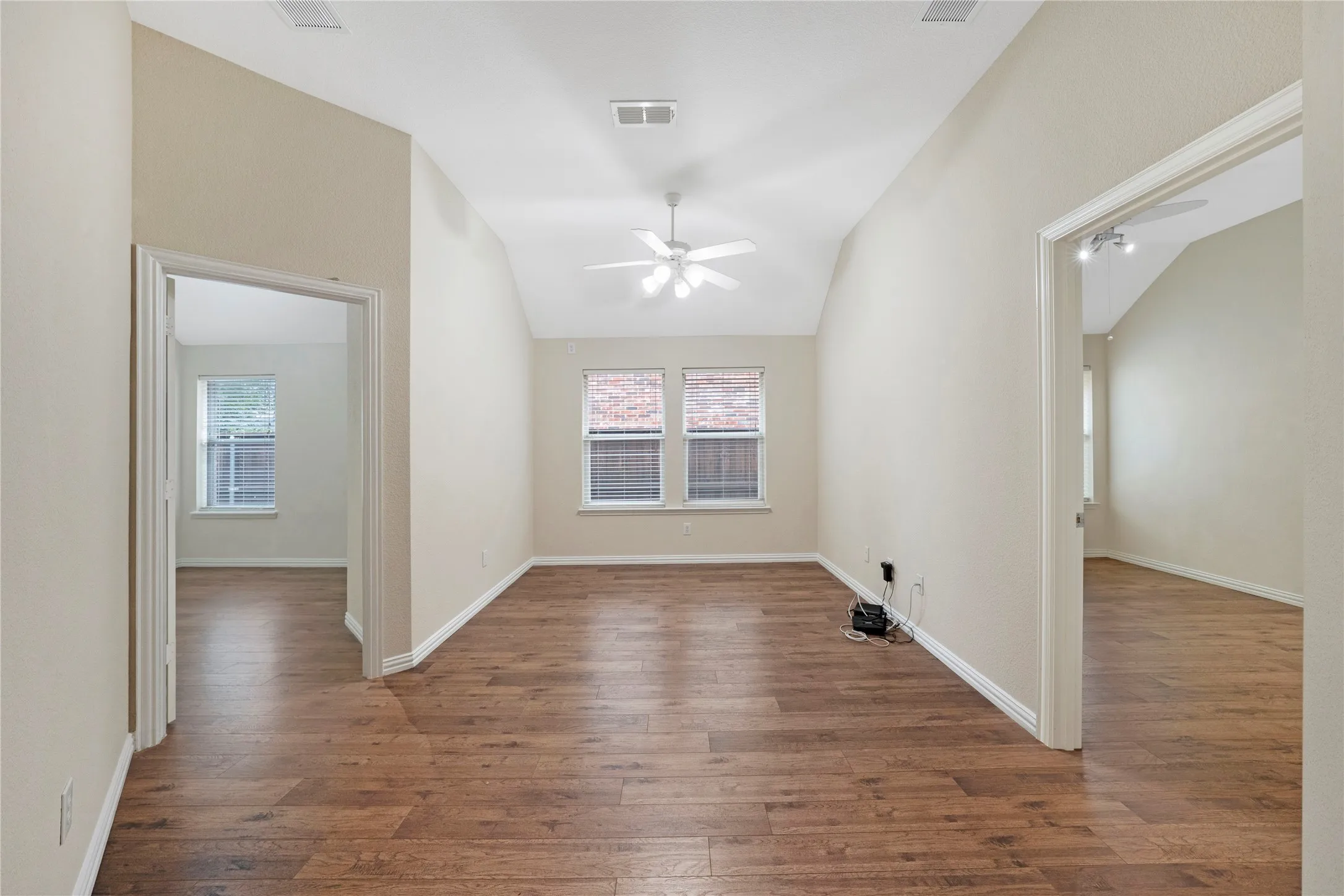 Single Family Residence For Sale in Denton County , 8629 Marion Drive, Frisco, Texas 75036, 3 Bedroom, 2 Bathroom, 2 Garage spaces, 2,305 Sqft, built in 2004, mls#21278982, Real Estate Agent in Frisco, Homes For Sale in Denton county, Homes For Sale in Frisco, Realtor in Frisco Texas, Real Estate Brokerage Independent Realty Texas, Luminita Cordes Realtor