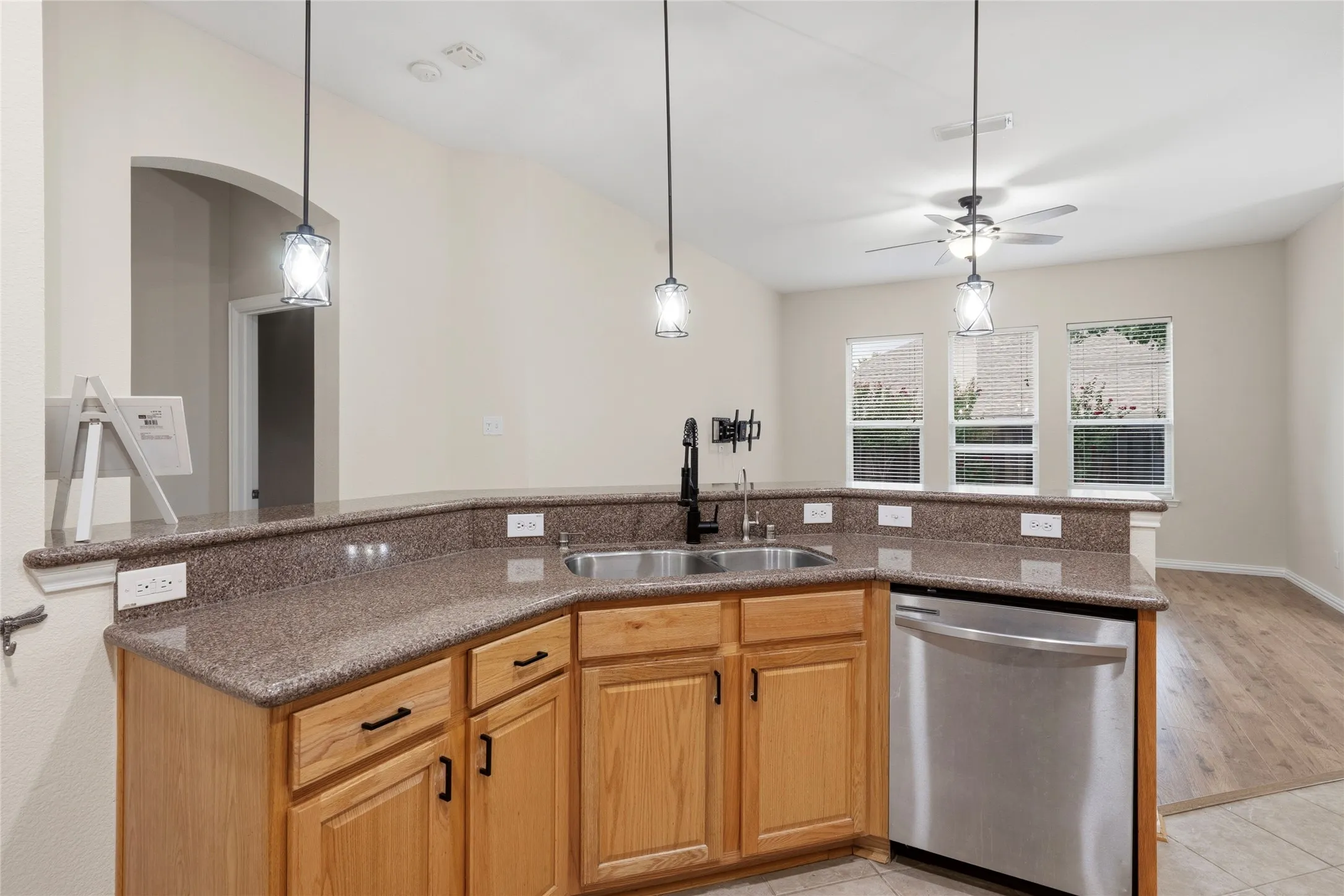 Single Family Residence For Sale in Denton County , 8629 Marion Drive, Frisco, Texas 75036, 3 Bedroom, 2 Bathroom, 2 Garage spaces, 2,305 Sqft, built in 2004, mls#21278982, Real Estate Agent in Frisco, Homes For Sale in Denton county, Homes For Sale in Frisco, Realtor in Frisco Texas, Real Estate Brokerage Independent Realty Texas, Luminita Cordes Realtor