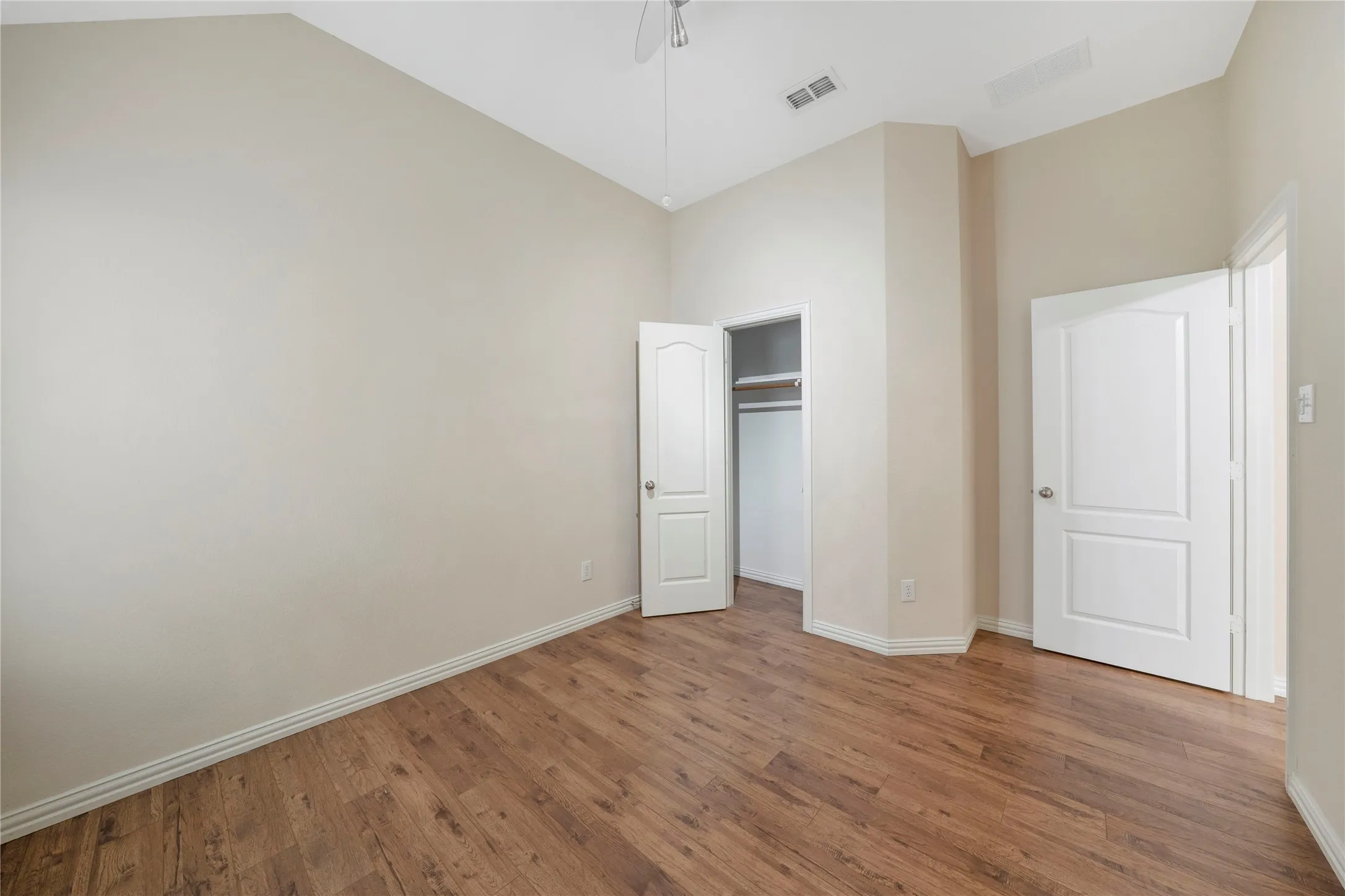 Single Family Residence For Sale in Denton County , 8629 Marion Drive, Frisco, Texas 75036, 3 Bedroom, 2 Bathroom, 2 Garage spaces, 2,305 Sqft, built in 2004, mls#21278982, Real Estate Agent in Frisco, Homes For Sale in Denton county, Homes For Sale in Frisco, Realtor in Frisco Texas, Real Estate Brokerage Independent Realty Texas, Luminita Cordes Realtor