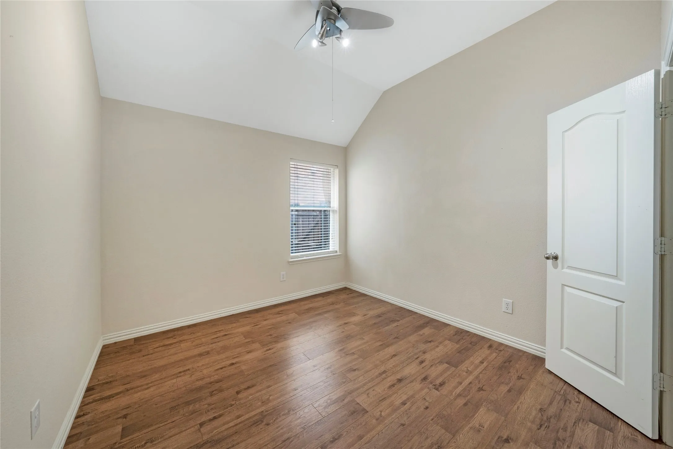 Single Family Residence For Sale in Denton County , 8629 Marion Drive, Frisco, Texas 75036, 3 Bedroom, 2 Bathroom, 2 Garage spaces, 2,305 Sqft, built in 2004, mls#21278982, Real Estate Agent in Frisco, Homes For Sale in Denton county, Homes For Sale in Frisco, Realtor in Frisco Texas, Real Estate Brokerage Independent Realty Texas, Luminita Cordes Realtor