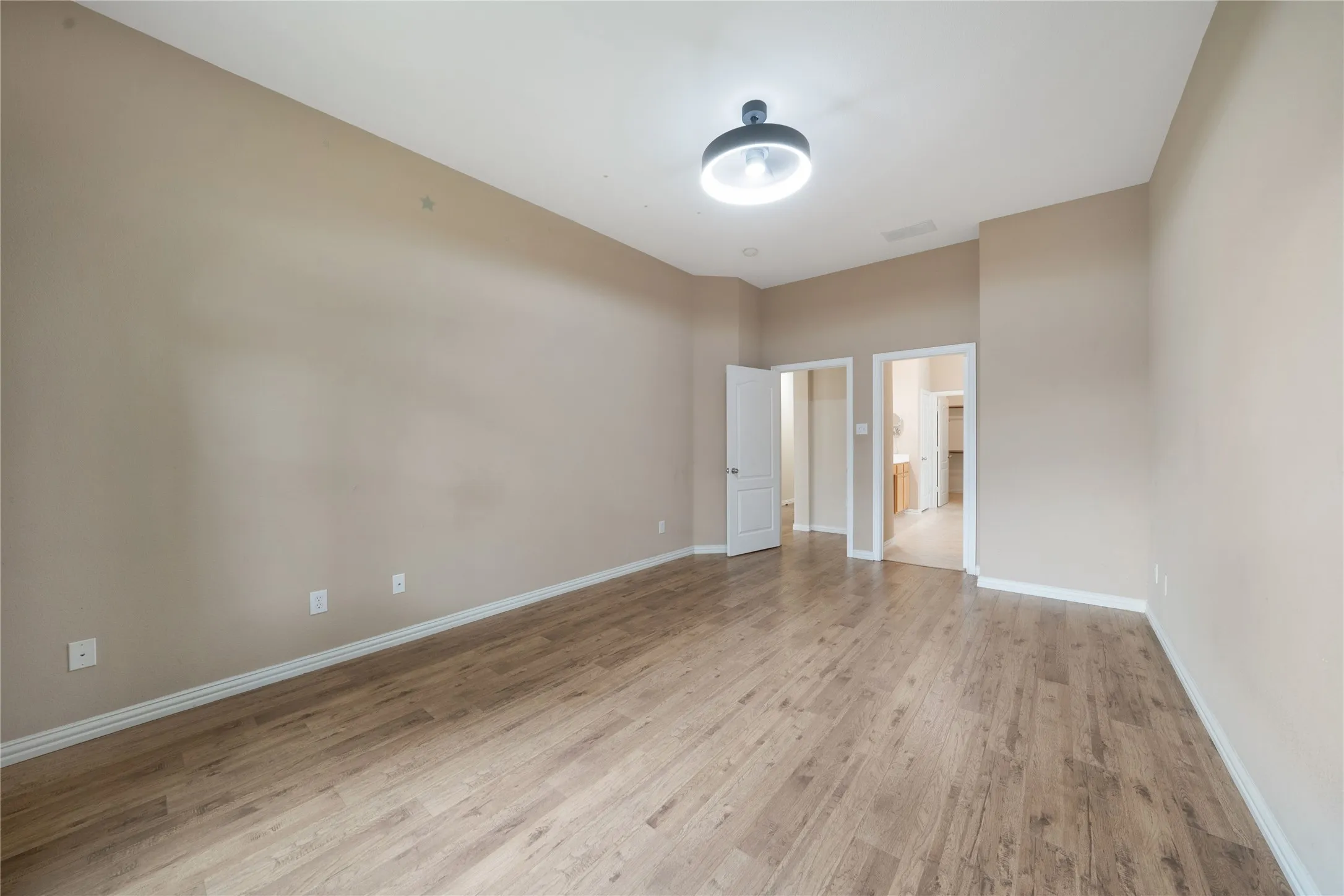 Single Family Residence For Sale in Denton County , 8629 Marion Drive, Frisco, Texas 75036, 3 Bedroom, 2 Bathroom, 2 Garage spaces, 2,305 Sqft, built in 2004, mls#21278982, Real Estate Agent in Frisco, Homes For Sale in Denton county, Homes For Sale in Frisco, Realtor in Frisco Texas, Real Estate Brokerage Independent Realty Texas, Luminita Cordes Realtor