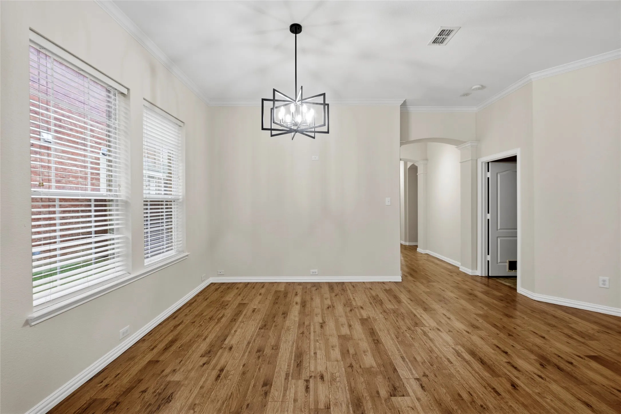 Single Family Residence For Sale in Denton County , 8629 Marion Drive, Frisco, Texas 75036, 3 Bedroom, 2 Bathroom, 2 Garage spaces, 2,305 Sqft, built in 2004, mls#21278982, Real Estate Agent in Frisco, Homes For Sale in Denton county, Homes For Sale in Frisco, Realtor in Frisco Texas, Real Estate Brokerage Independent Realty Texas, Luminita Cordes Realtor