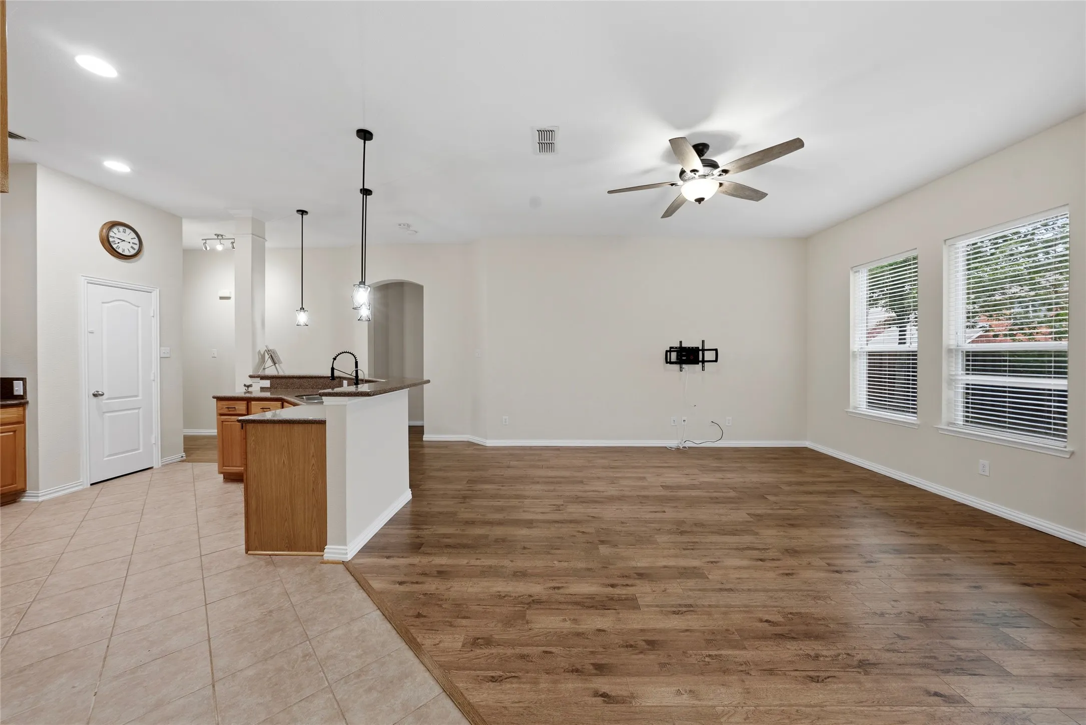 Single Family Residence For Sale in Denton County , 8629 Marion Drive, Frisco, Texas 75036, 3 Bedroom, 2 Bathroom, 2 Garage spaces, 2,305 Sqft, built in 2004, mls#21278982, Real Estate Agent in Frisco, Homes For Sale in Denton county, Homes For Sale in Frisco, Realtor in Frisco Texas, Real Estate Brokerage Independent Realty Texas, Luminita Cordes Realtor