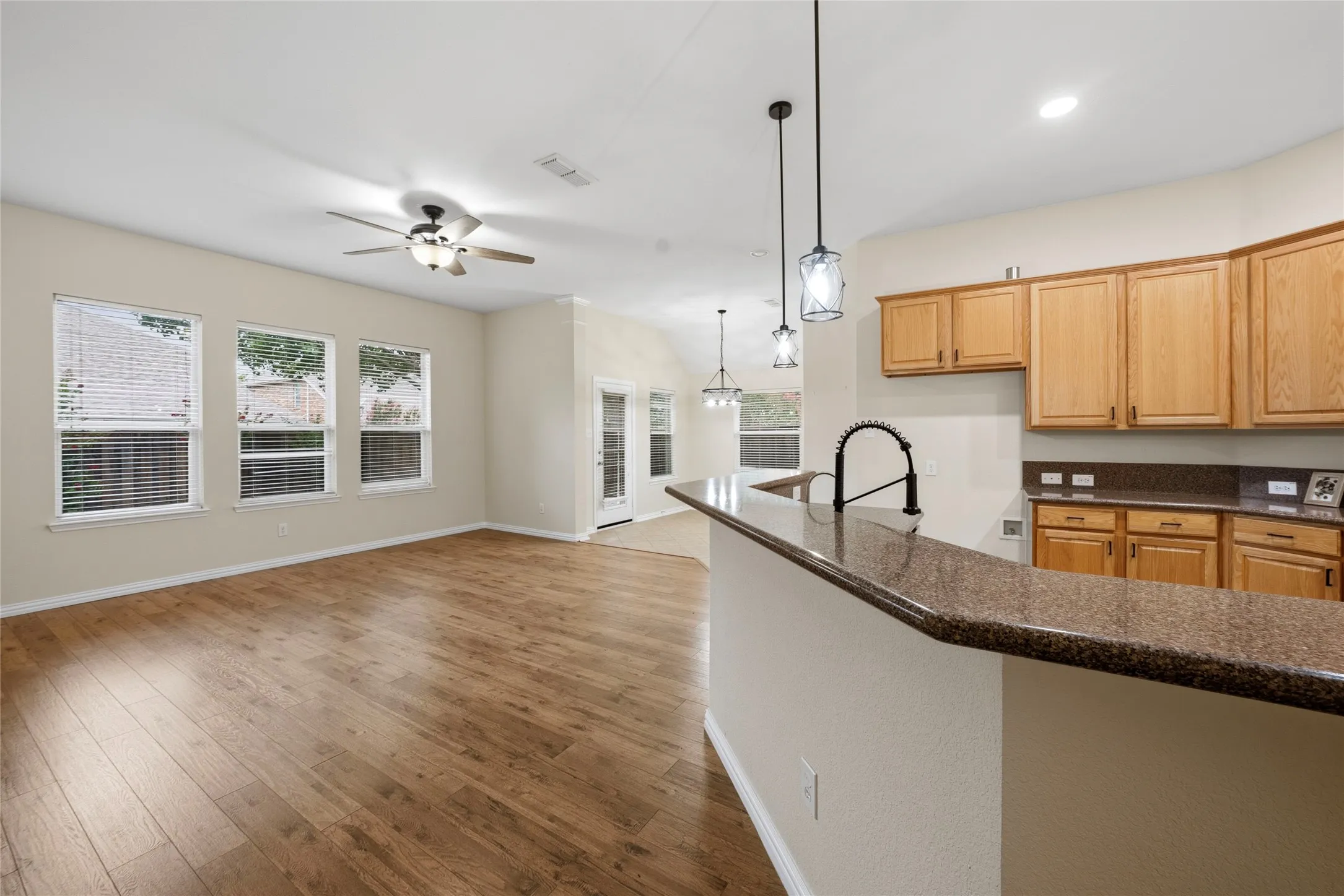 Single Family Residence For Sale in Denton County , 8629 Marion Drive, Frisco, Texas 75036, 3 Bedroom, 2 Bathroom, 2 Garage spaces, 2,305 Sqft, built in 2004, mls#21278982, Real Estate Agent in Frisco, Homes For Sale in Denton county, Homes For Sale in Frisco, Realtor in Frisco Texas, Real Estate Brokerage Independent Realty Texas, Luminita Cordes Realtor