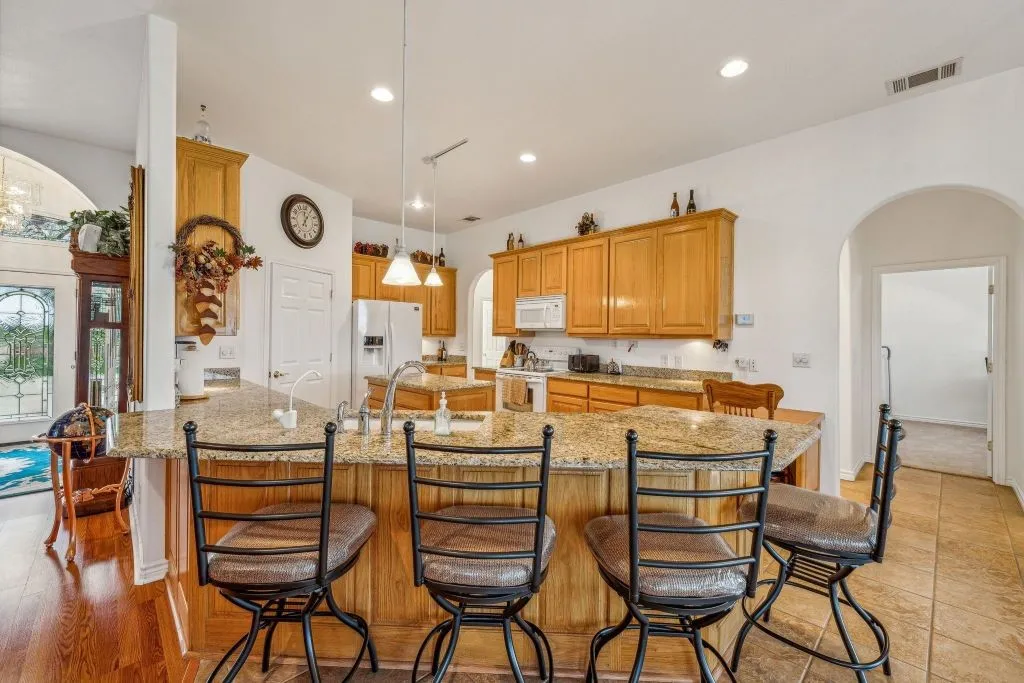Single Family Residence For Sale in Comanche County , 641 Comanche Lake Road, Comanche, Texas 76442, 4 Bedroom, 3 Bathroom, 2 Garage spaces, 2,609 Sqft, built in 2004, mls#21276686, Real Estate Agent in Comanche, Homes For Sale in Comanche county, Homes For Sale in Comanche, Realtor in Comanche Texas, Real Estate Brokerage Independent Realty Texas, Luminita Cordes Realtor