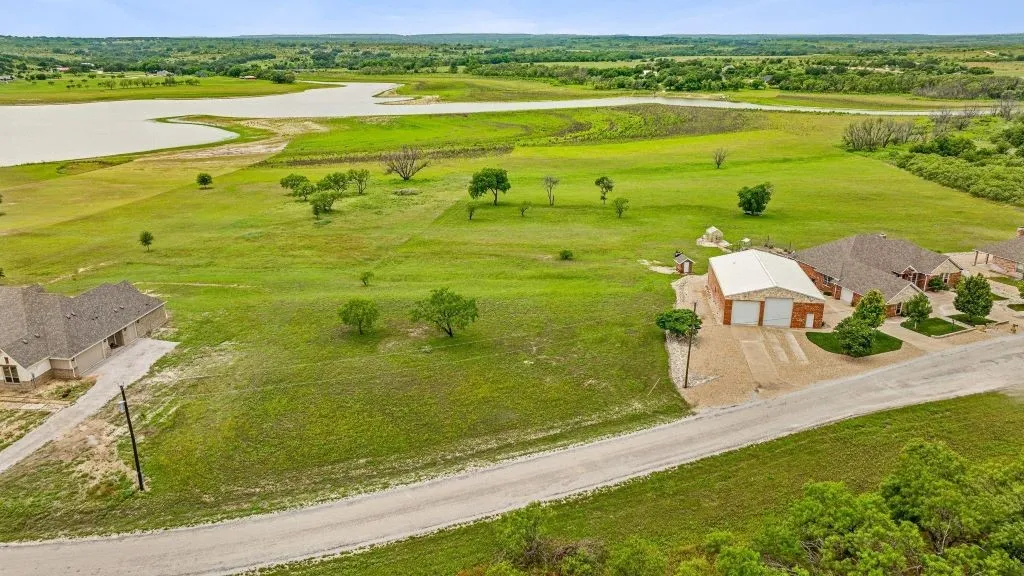 Single Family Residence For Sale in Comanche County , 641 Comanche Lake Road, Comanche, Texas 76442, 4 Bedroom, 3 Bathroom, 2 Garage spaces, 2,609 Sqft, built in 2004, mls#21276686, Real Estate Agent in Comanche, Homes For Sale in Comanche county, Homes For Sale in Comanche, Realtor in Comanche Texas, Real Estate Brokerage Independent Realty Texas, Luminita Cordes Realtor