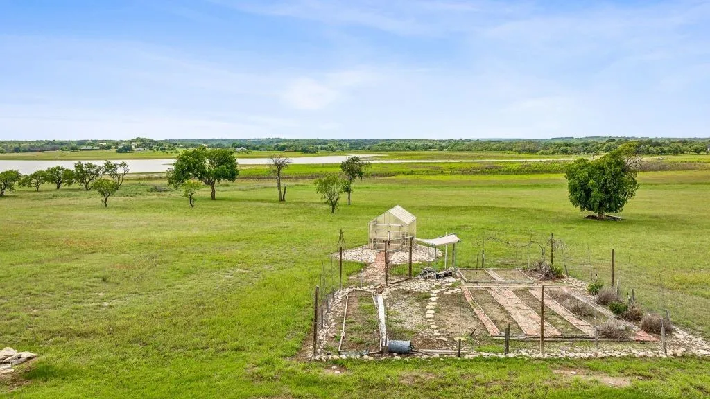 Single Family Residence For Sale in Comanche County , 641 Comanche Lake Road, Comanche, Texas 76442, 4 Bedroom, 3 Bathroom, 2 Garage spaces, 2,609 Sqft, built in 2004, mls#21276686, Real Estate Agent in Comanche, Homes For Sale in Comanche county, Homes For Sale in Comanche, Realtor in Comanche Texas, Real Estate Brokerage Independent Realty Texas, Luminita Cordes Realtor