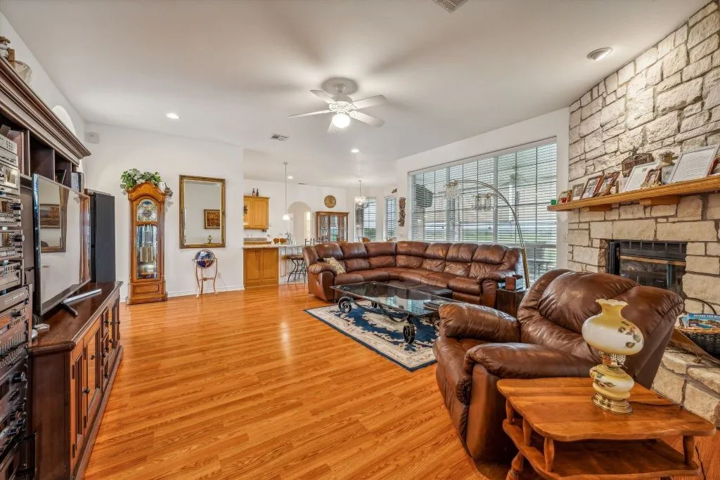 Single Family Residence For Sale in Comanche County , 641 Comanche Lake Road, Comanche, Texas 76442, 4 Bedroom, 3 Bathroom, 2 Garage spaces, 2,609 Sqft, built in 2004, mls#21276686, Real Estate Agent in Comanche, Homes For Sale in Comanche county, Homes For Sale in Comanche, Realtor in Comanche Texas, Real Estate Brokerage Independent Realty Texas, Luminita Cordes Realtor