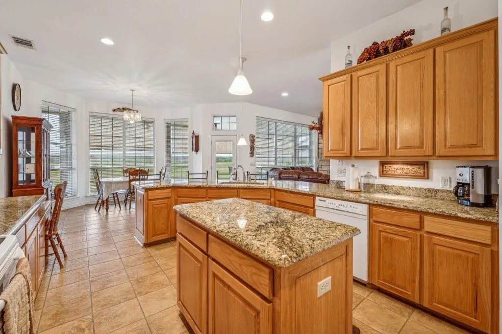 Single Family Residence For Sale in Comanche County , 641 Comanche Lake Road, Comanche, Texas 76442, 4 Bedroom, 3 Bathroom, 2 Garage spaces, 2,609 Sqft, built in 2004, mls#21276686, Real Estate Agent in Comanche, Homes For Sale in Comanche county, Homes For Sale in Comanche, Realtor in Comanche Texas, Real Estate Brokerage Independent Realty Texas, Luminita Cordes Realtor