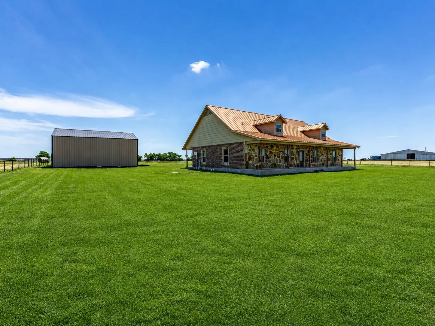 Single Family Residence For Sale in Cooke County , 1872 County Road 329, Gainesville, Texas 76240, 3 Bedrooms, 3 Bathrooms, 4 Garage spaces, 2,509 Sqft, built in 2017, Price $779,900, mls#21279236, Real Estate Agent in Gainesville, Homes For Sale in Cooke county, Homes For Sale in Gainesville, Realtor in Gainesville Texas, Real Estate Brokerage Independent Realty Texas, Luminita Cordes Realtor