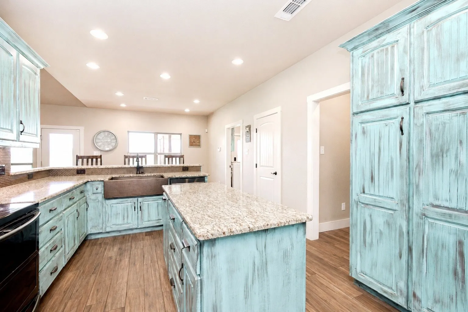 Single Family Residence For Sale in Cooke County , 1872 County Road 329, Gainesville, Texas 76240, 3 Bedrooms, 3 Bathrooms, 4 Garage spaces, 2,509 Sqft, built in 2017, Price $779,900, mls#21279236, Real Estate Agent in Gainesville, Homes For Sale in Cooke county, Homes For Sale in Gainesville, Realtor in Gainesville Texas, Real Estate Brokerage Independent Realty Texas, Luminita Cordes Realtor