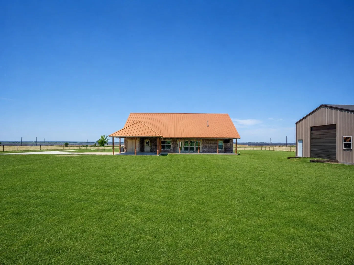 Single Family Residence For Sale in Cooke County , 1872 County Road 329, Gainesville, Texas 76240, 3 Bedrooms, 3 Bathrooms, 4 Garage spaces, 2,509 Sqft, built in 2017, Price $779,900, mls#21279236, Real Estate Agent in Gainesville, Homes For Sale in Cooke county, Homes For Sale in Gainesville, Realtor in Gainesville Texas, Real Estate Brokerage Independent Realty Texas, Luminita Cordes Realtor