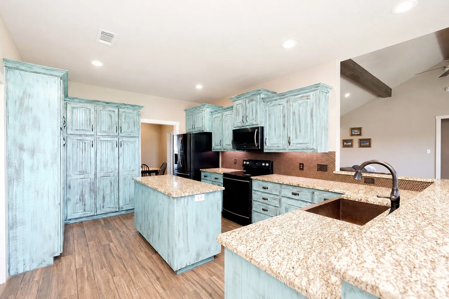 Single Family Residence For Sale in Cooke County , 1872 County Road 329, Gainesville, Texas 76240, 3 Bedrooms, 3 Bathrooms, 4 Garage spaces, 2,509 Sqft, built in 2017, Price $779,900, mls#21279236, Real Estate Agent in Gainesville, Homes For Sale in Cooke county, Homes For Sale in Gainesville, Realtor in Gainesville Texas, Real Estate Brokerage Independent Realty Texas, Luminita Cordes Realtor