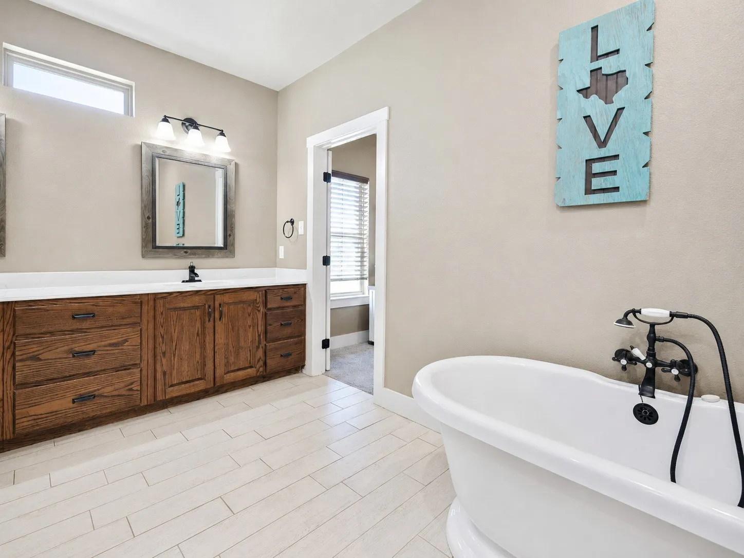 Single Family Residence For Sale in Cooke County , 1872 County Road 329, Gainesville, Texas 76240, 3 Bedrooms, 3 Bathrooms, 4 Garage spaces, 2,509 Sqft, built in 2017, Price $779,900, mls#21279236, Real Estate Agent in Gainesville, Homes For Sale in Cooke county, Homes For Sale in Gainesville, Realtor in Gainesville Texas, Real Estate Brokerage Independent Realty Texas, Luminita Cordes Realtor