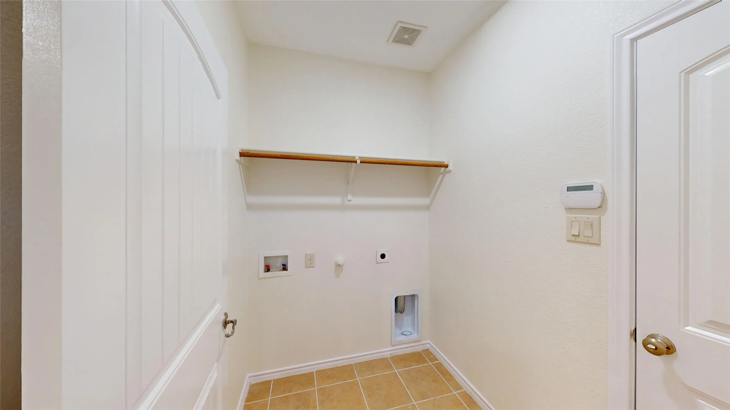Single Family Residence For Sale in Denton County , 15817 Carlton Oaks Drive, Fort Worth, Texas 76177, 3 Bedroom, 2 Bathroom, 2 Garage spaces, 1,870 Sqft, built in 2013, mls#21279265, Real Estate Agent in Fort Worth, Homes For Sale in Denton county, Homes For Sale in Fort Worth, Realtor in Fort Worth Texas, Real Estate Brokerage Independent Realty Texas, Luminita Cordes Realtor
